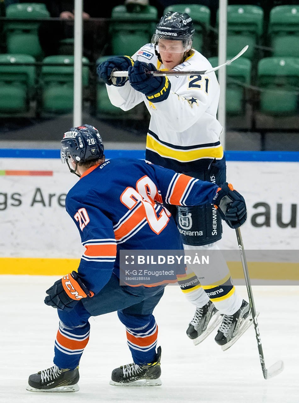 Filip Sveningsson i HV71 och Ludwig Wistén i Växjö