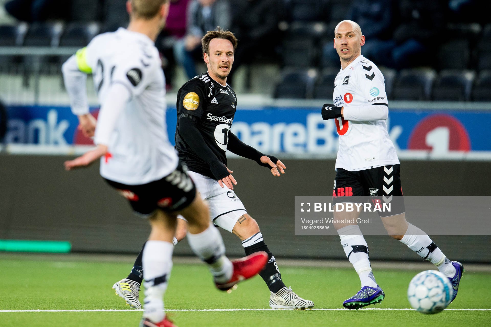 Mike Jensen of Rosenborg and Jone Samuelsen of Odd