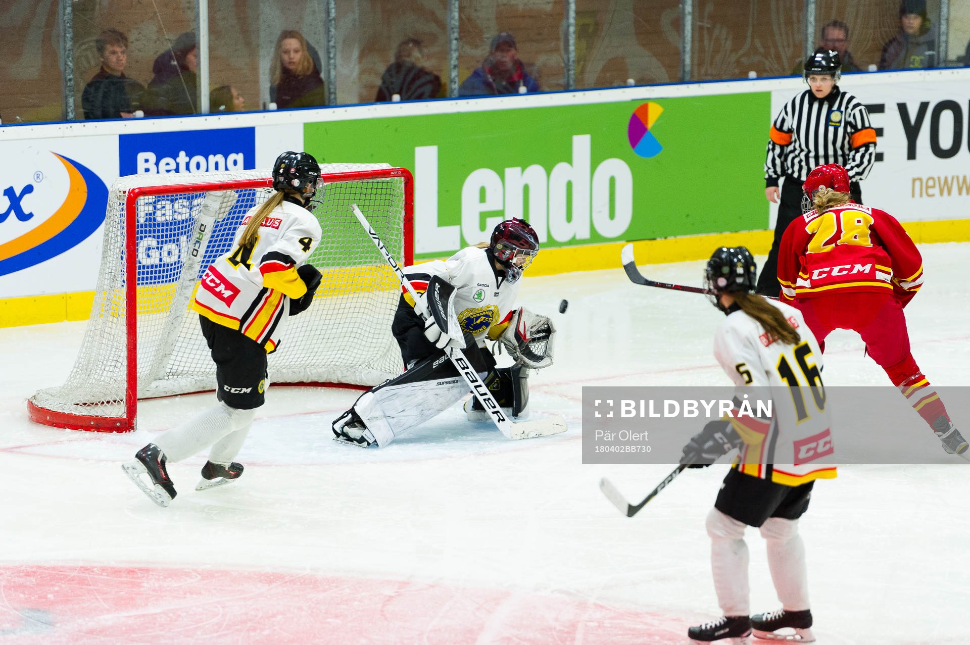 Smålands Elin Svensson gör 1-0 bakom Södermanlands