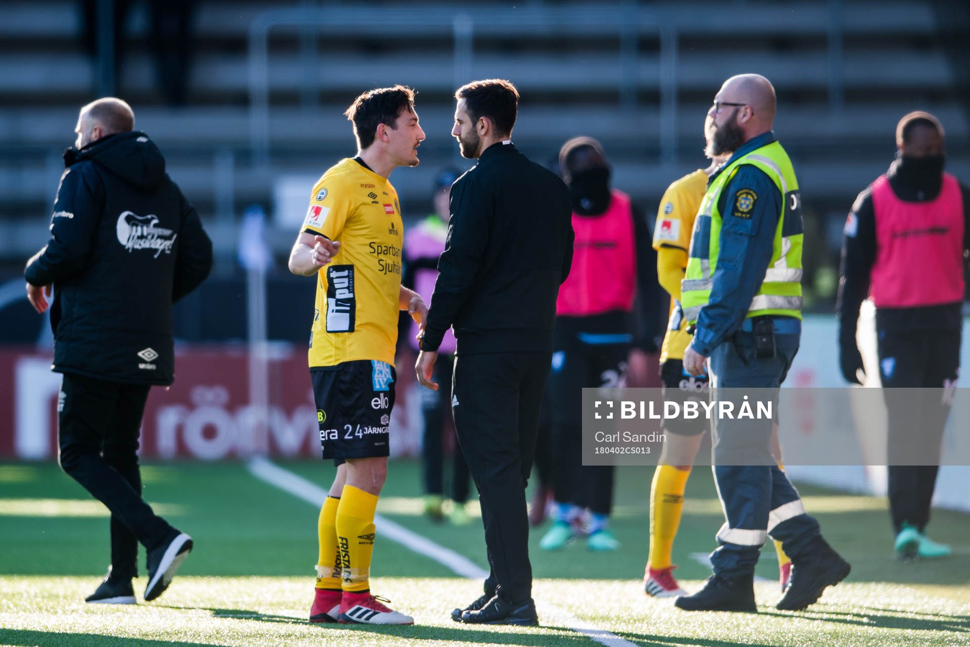 Elfsborgs Stefan Ishizaki i samtal med fjärdedomaren