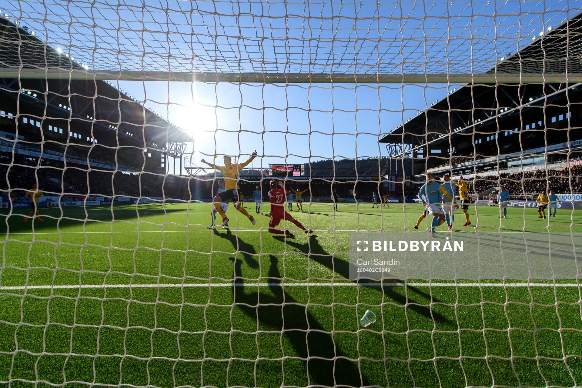 Elfsborgs Joakim Nilsson jublar när Viktor Prodell (ej i bild) gör 1-1 under fotbollsmatchen i Allsvenskan mellan Elfsborg och Malmö FF den 2 april 2018 i Borås.