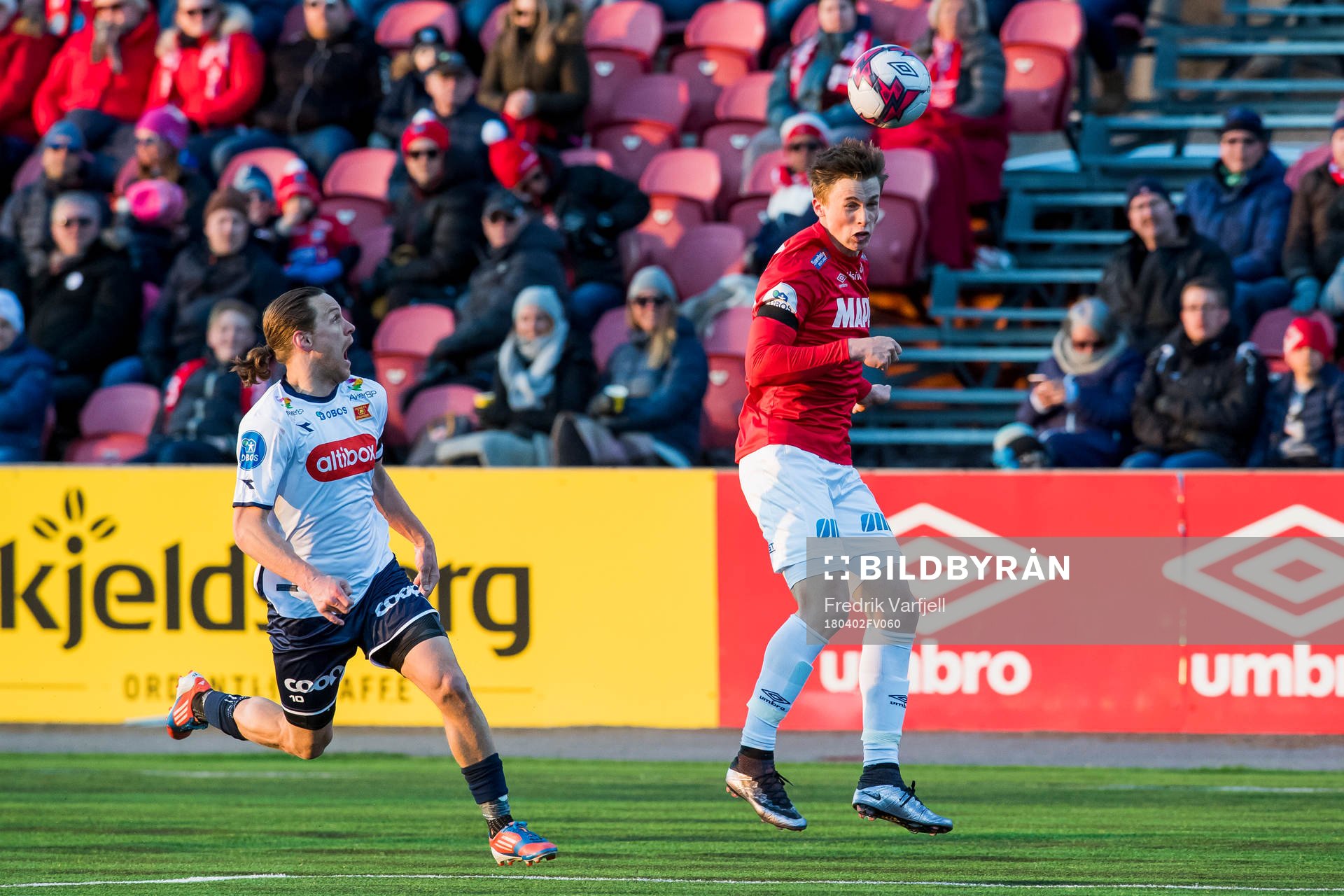 Tommy Høiland of Viking and Fredrik Sjølstad of