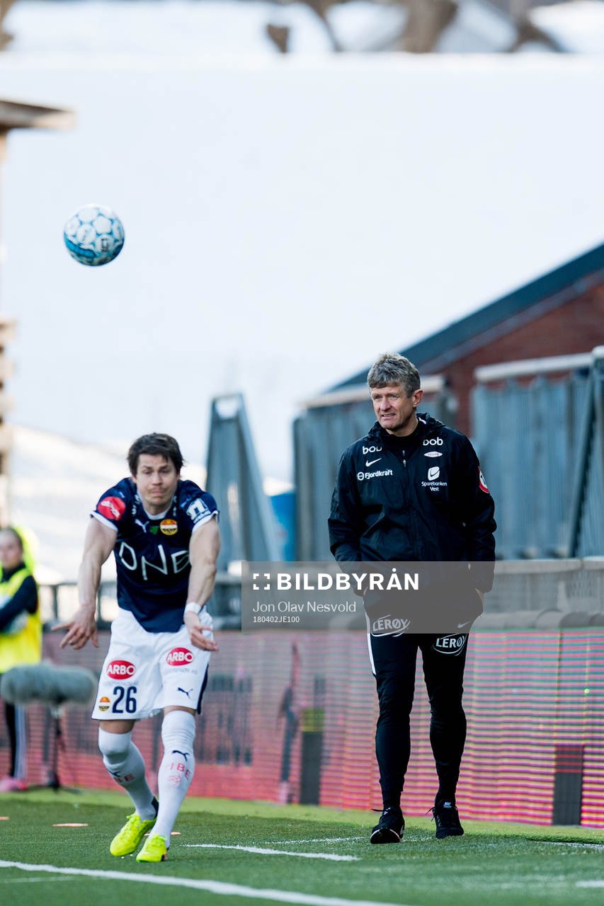 Lars Vilsvik of Strømsgodset and Lars Arne Nilsen, heach