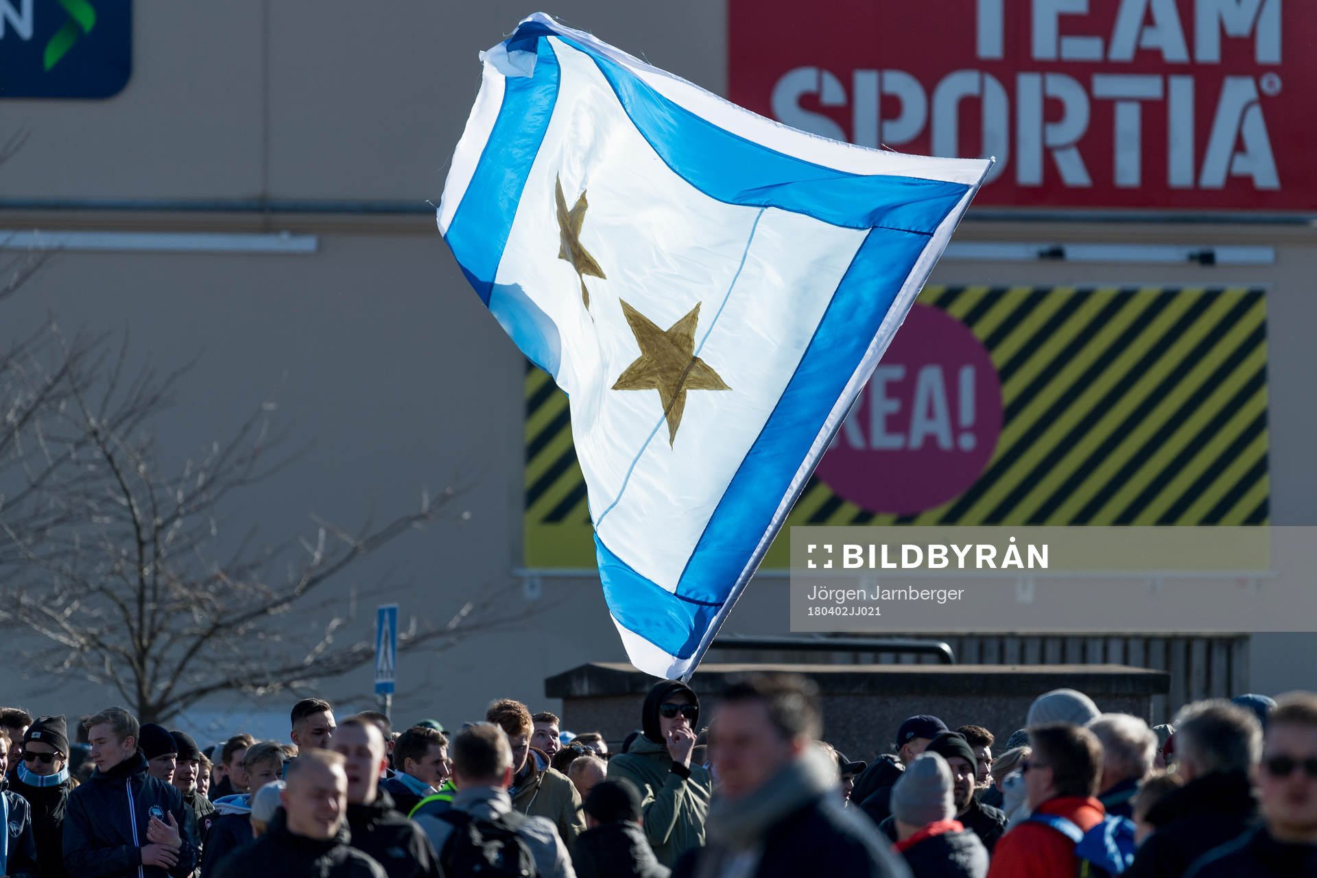 Malmö FFs supportrar marscherar till Borås arena