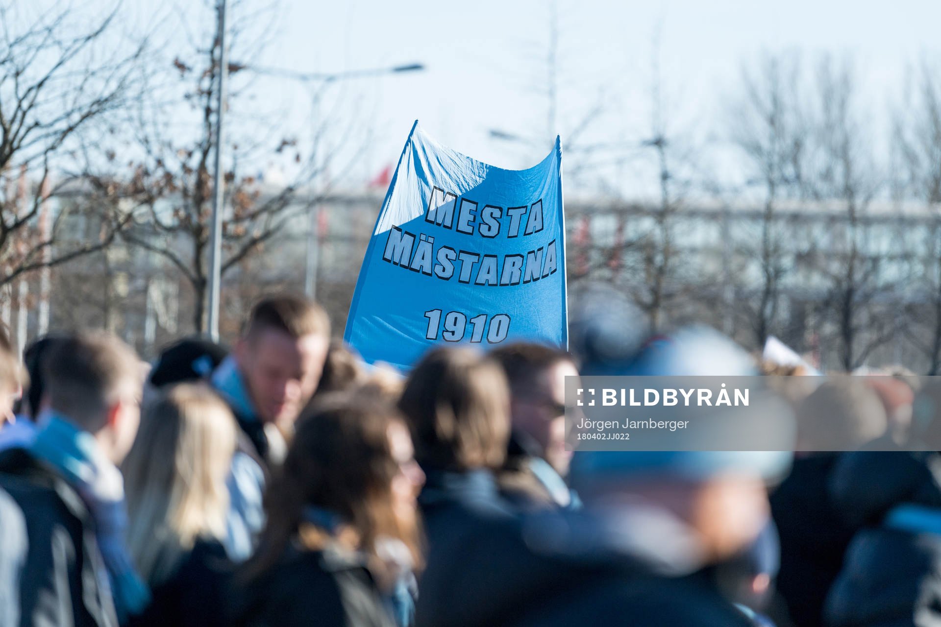 Malmö FFs supportrar marscherar till Borås arena