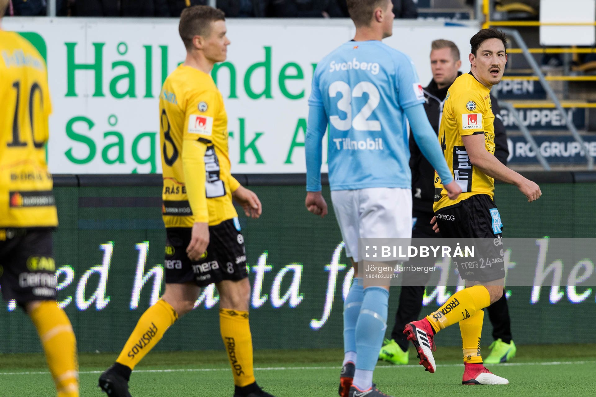 Elfsborgs Stefan Ishizaki lämnar planen