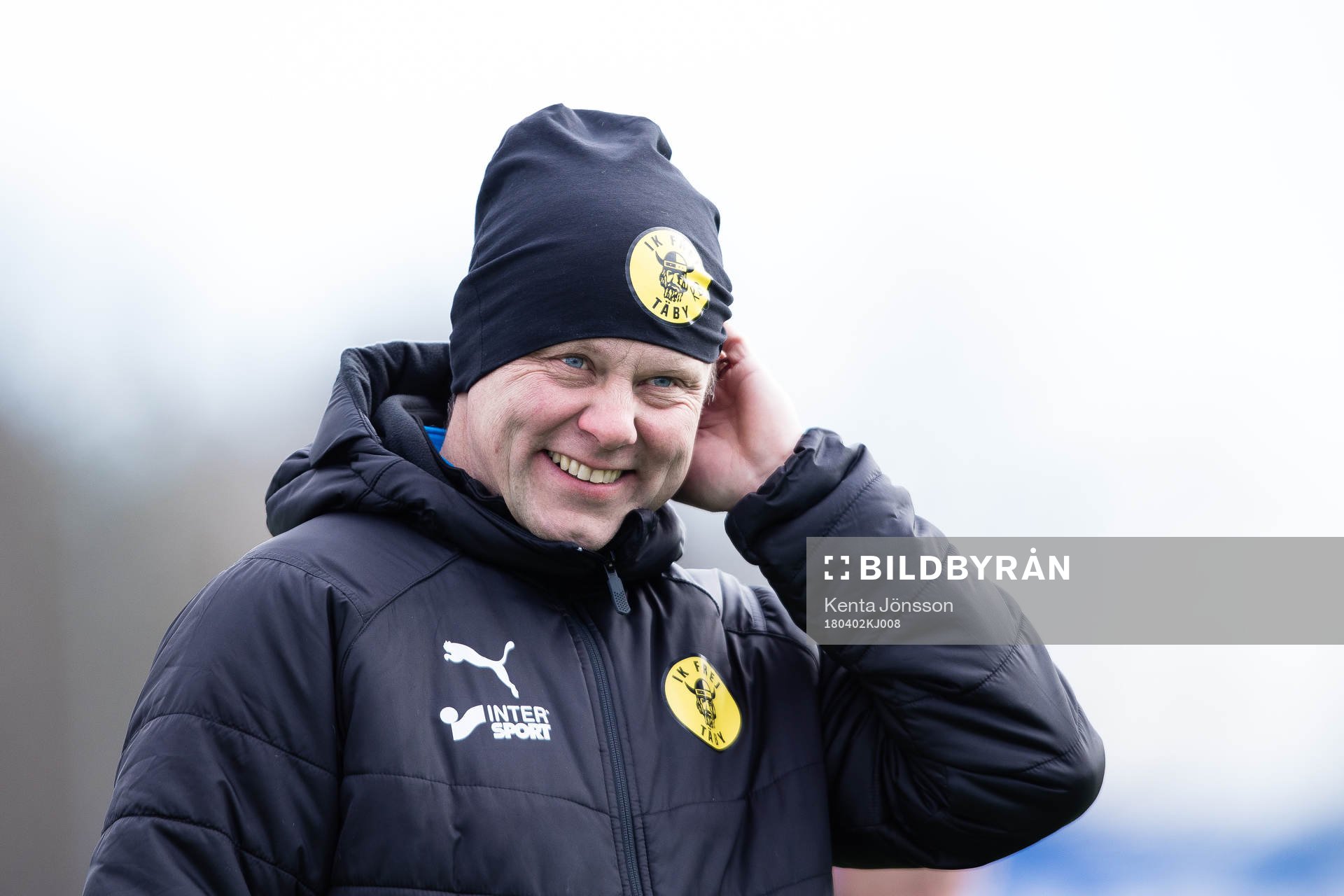 Frejs tränare Roberth Björknesjö innan fotbollsmatchen i