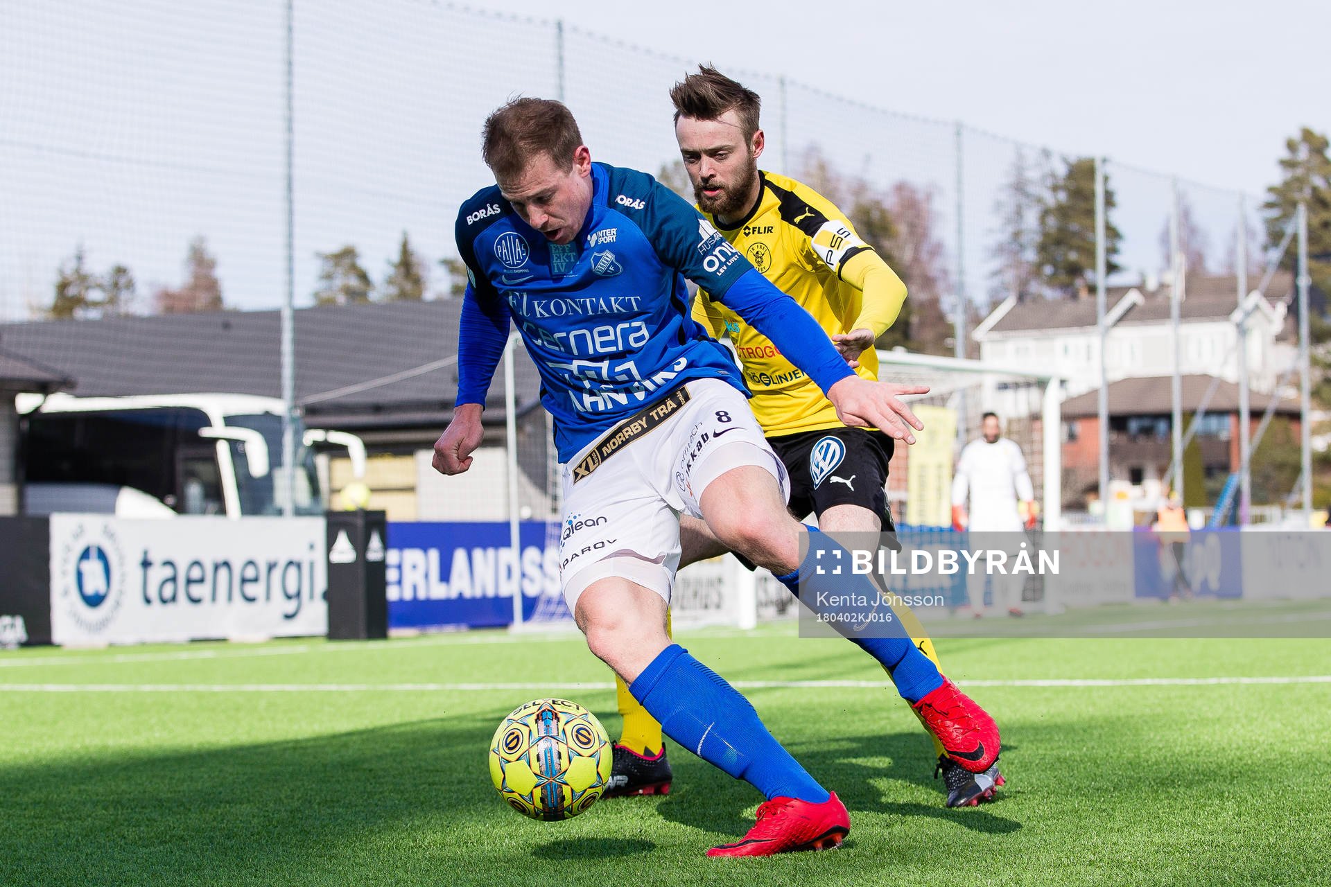 Norrbys Nicklas Savolainen  och Frejs Jakob Glasberg under fotbollsmatchen i Superettan mellan Frej och Norrby den 2 April 2018 i Stockholm. 