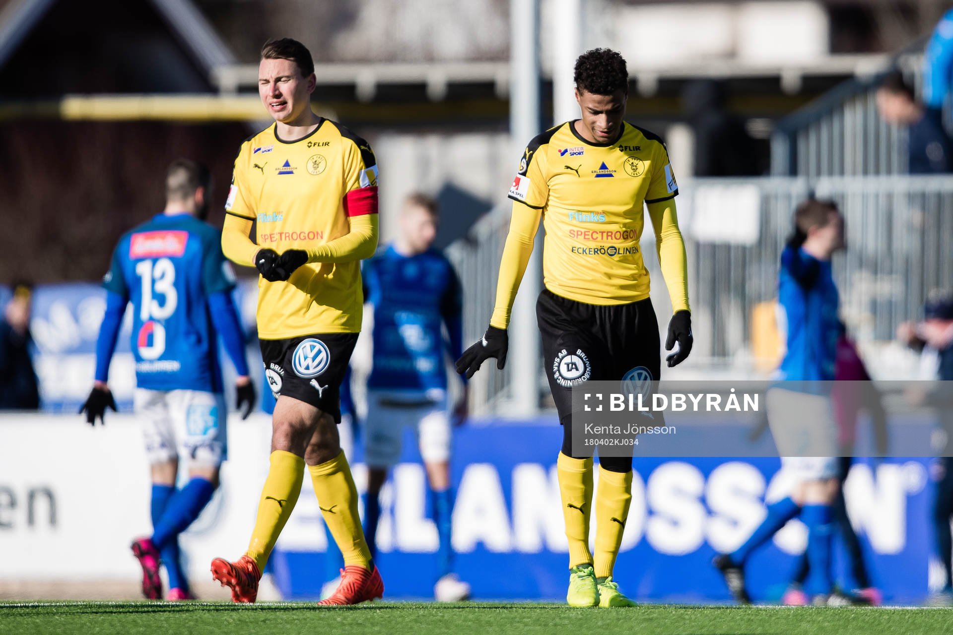 Frejs Marcus Hansson och Joseph Ceesay deppar