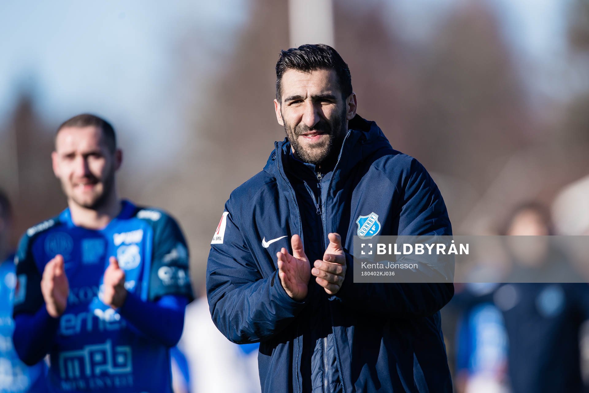 Norrbys tränare Mohammed Ali Khan jublar