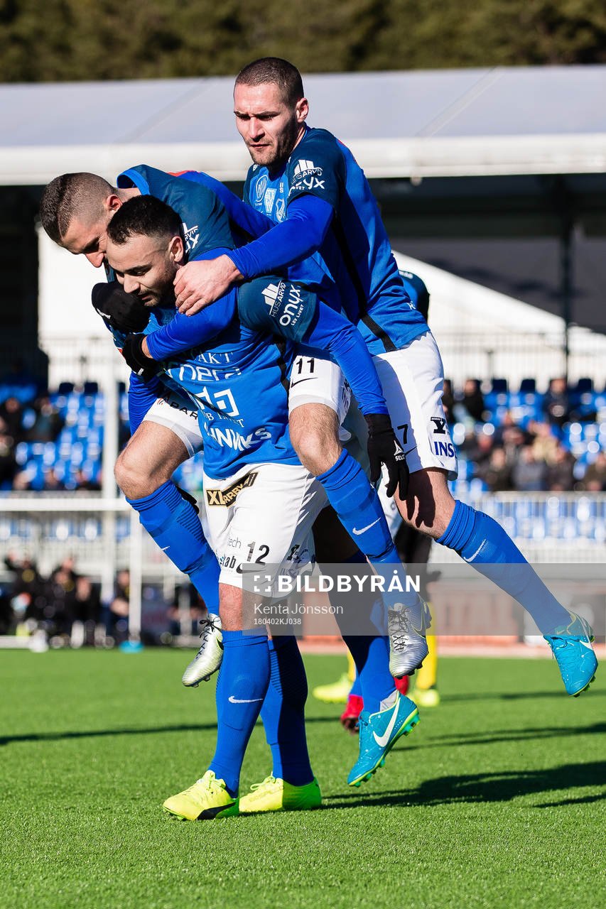 Norrbys Richard Yarsuvat jublar med Alen Krasnici och Shkelqim Krasniqi efter har gjort 2-2 under fotbollsmatchen i Superettan mellan Frej och Norrby den 2 April 2018 i Stockholm.