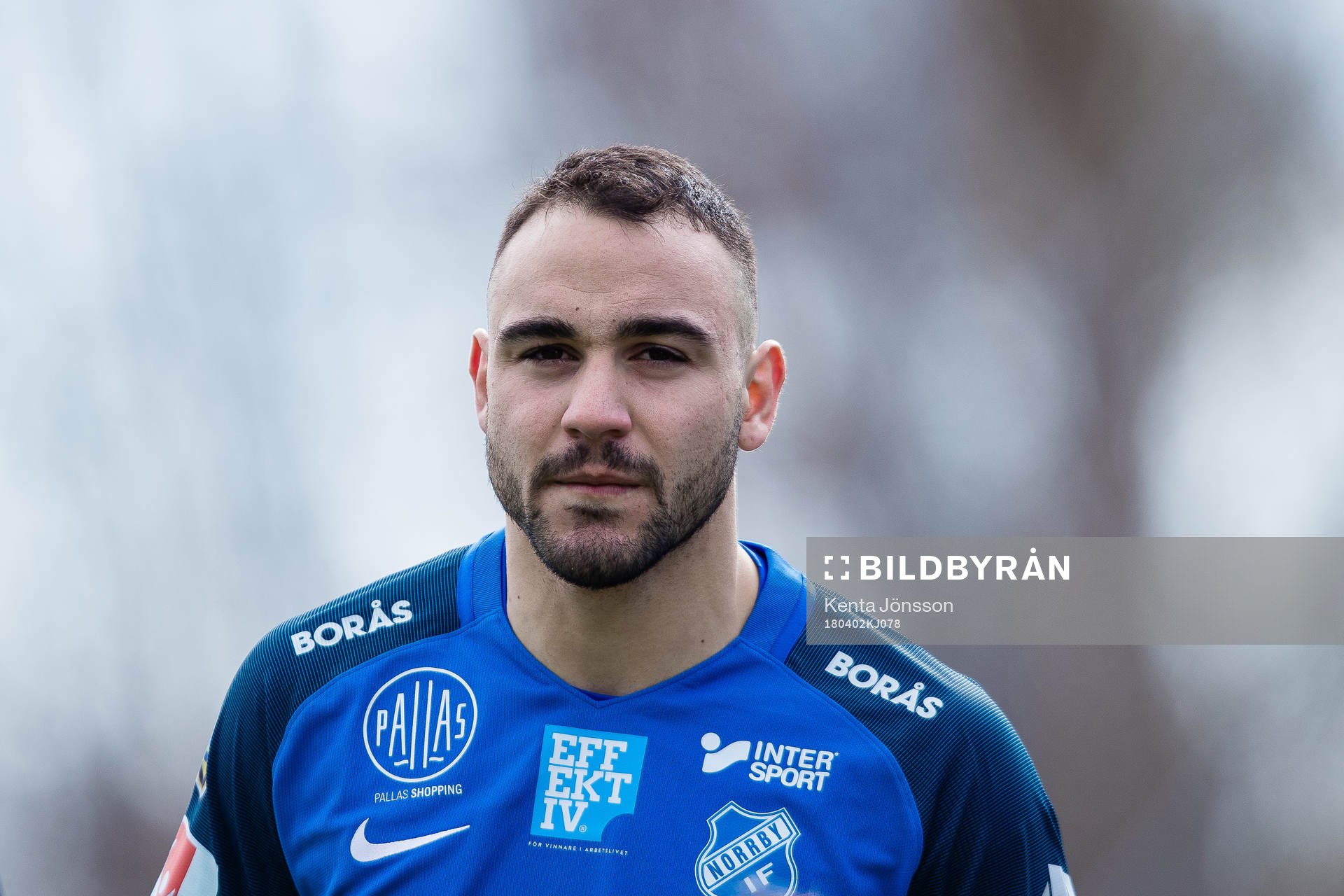 Norrbys Richard Yarsuvat innan fotbollsmatchen i Superettan