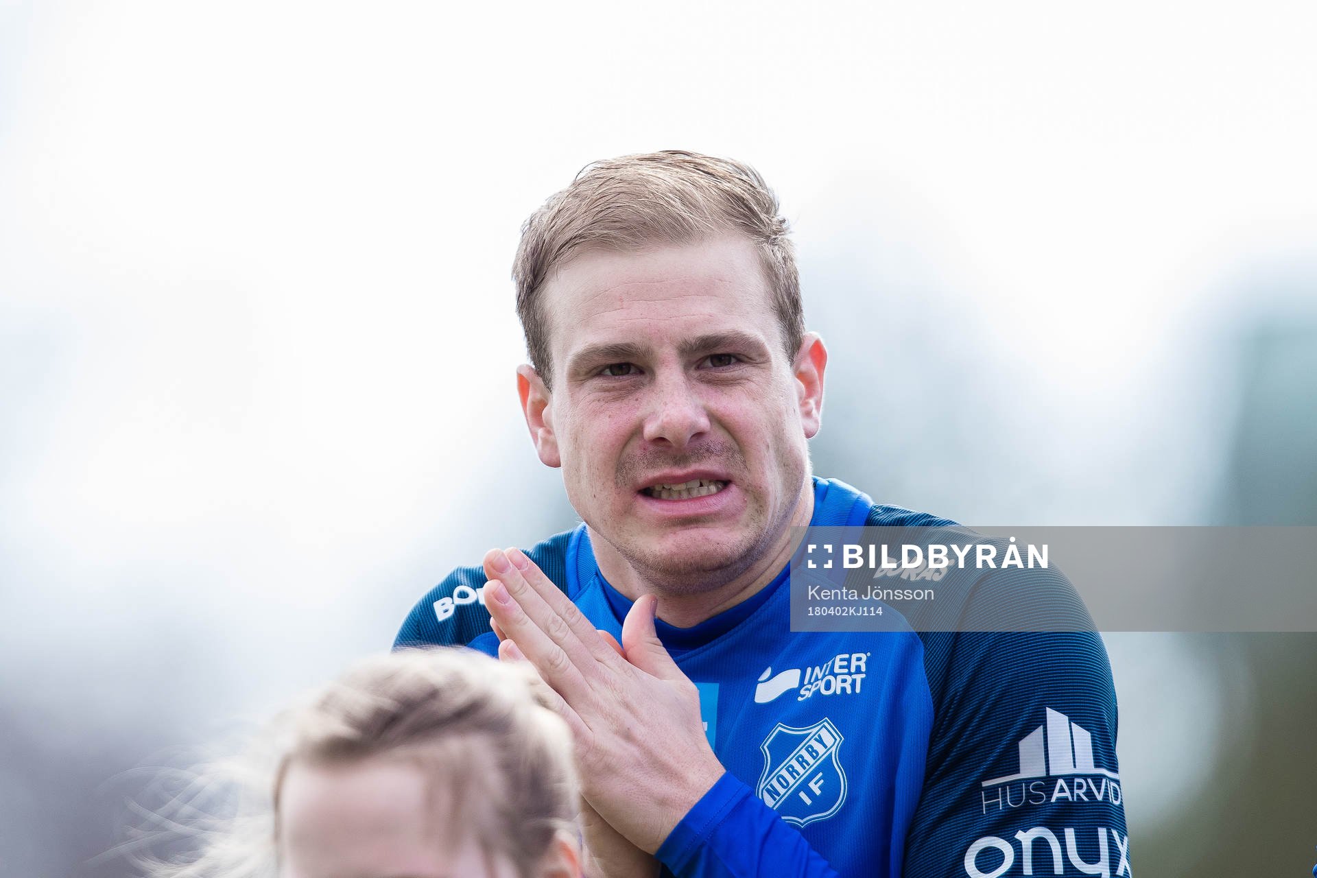 Norrbys Nicklas Savolainen innan fotbollsmatchen i