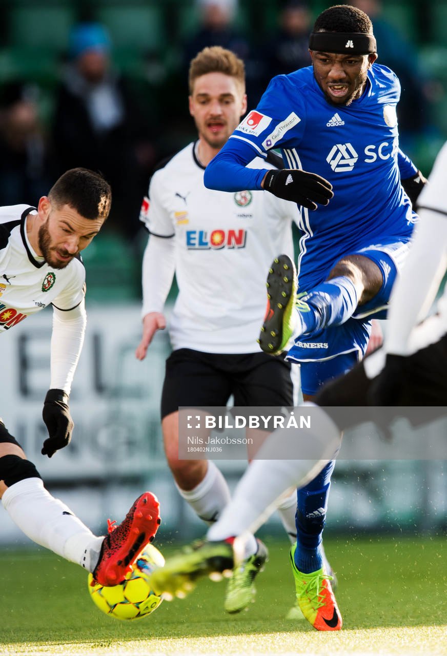 Örebros Brendan Hines-Ike och Sundsvalls Chidi Dauda Omeje