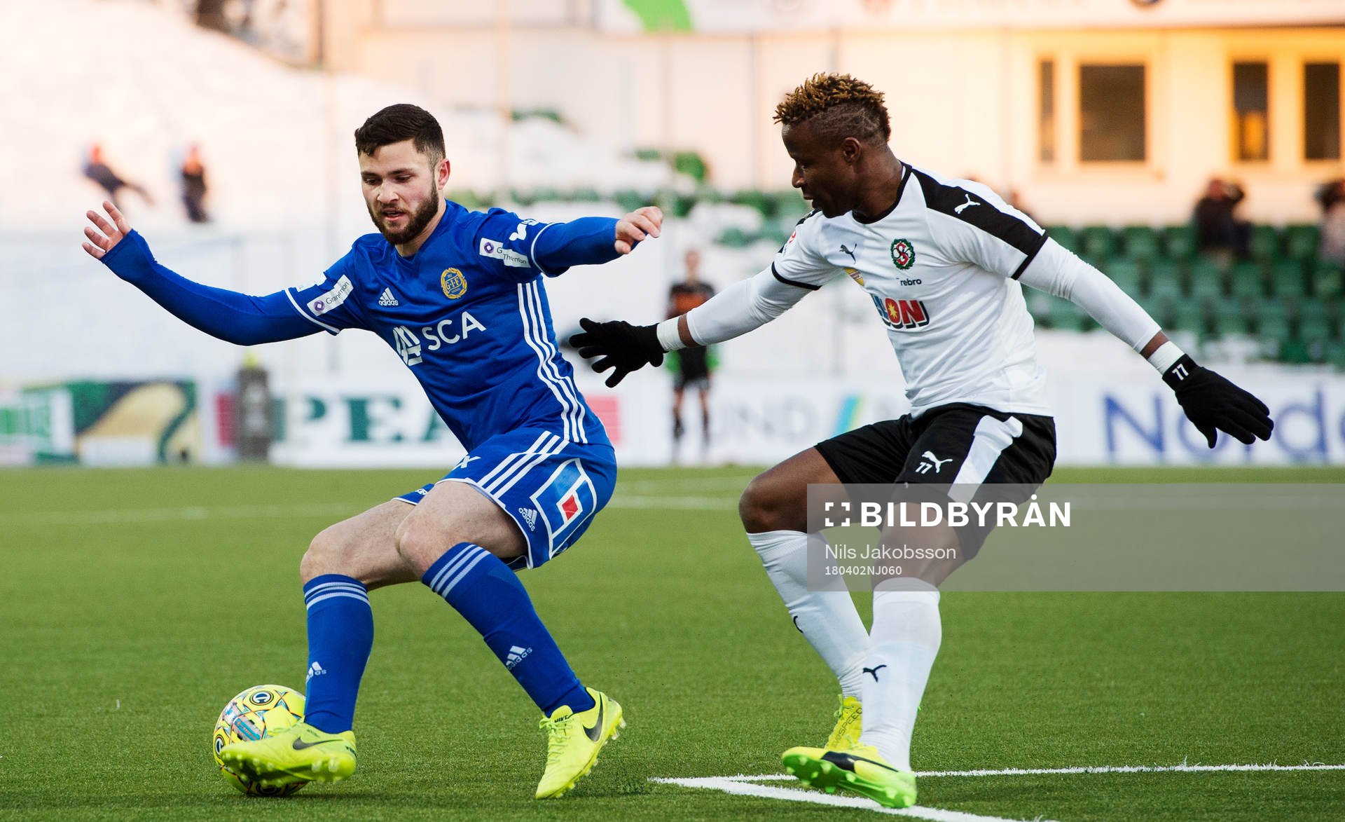 Sundsvalls Jonathan Tamimi och Örebros Kennedy Igboananike
