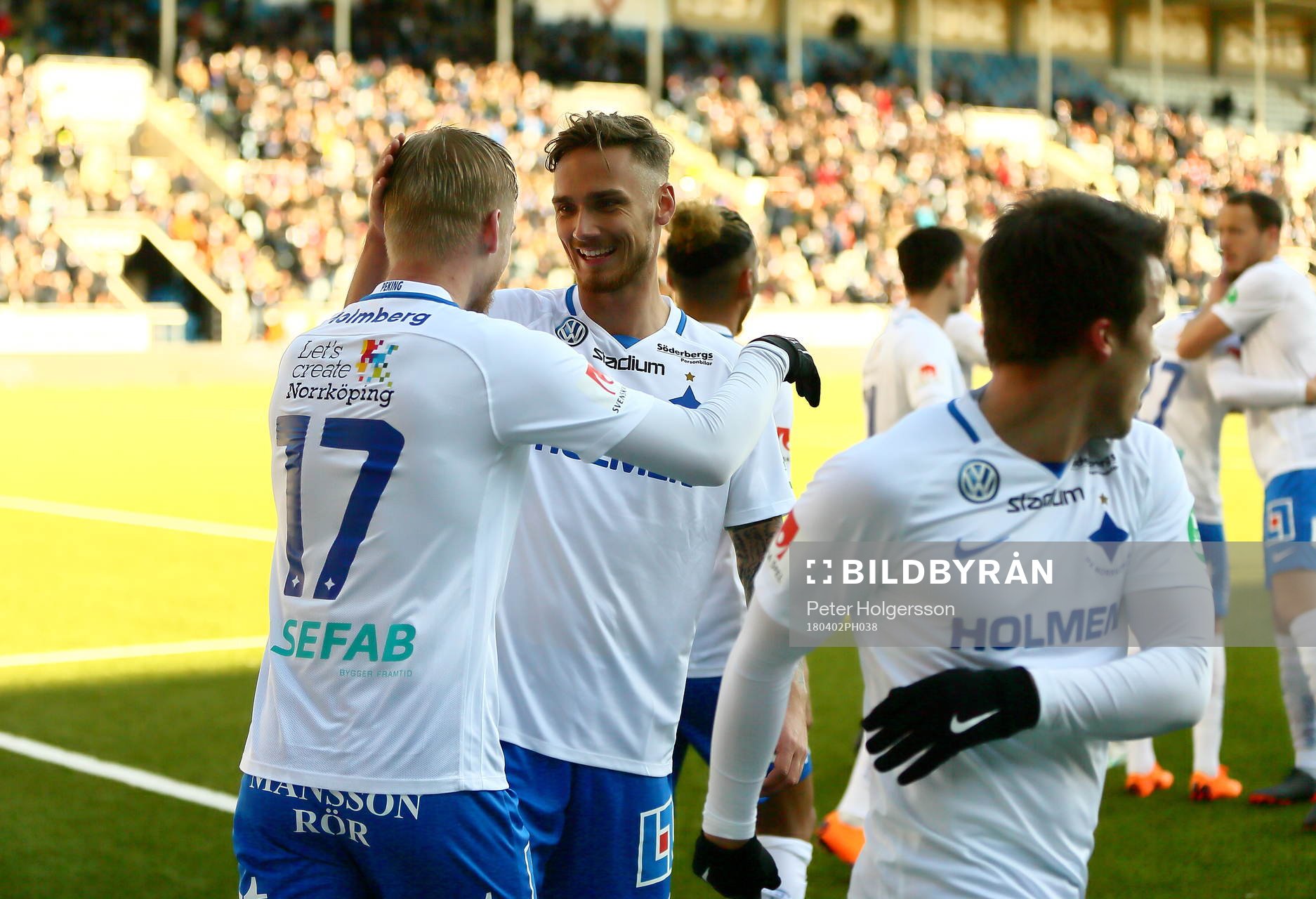 Norrköpings Kalle Holmberg och Linus Wahlqvist jublar