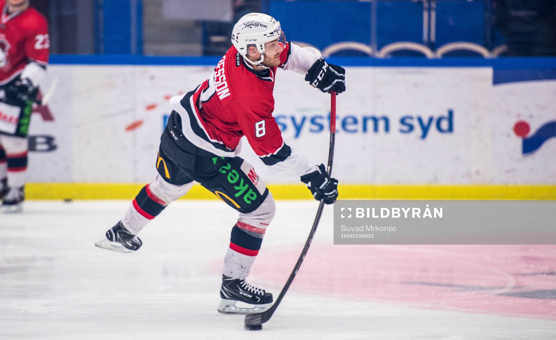 Malmö Redhawks Johan Olofsson värmer upp