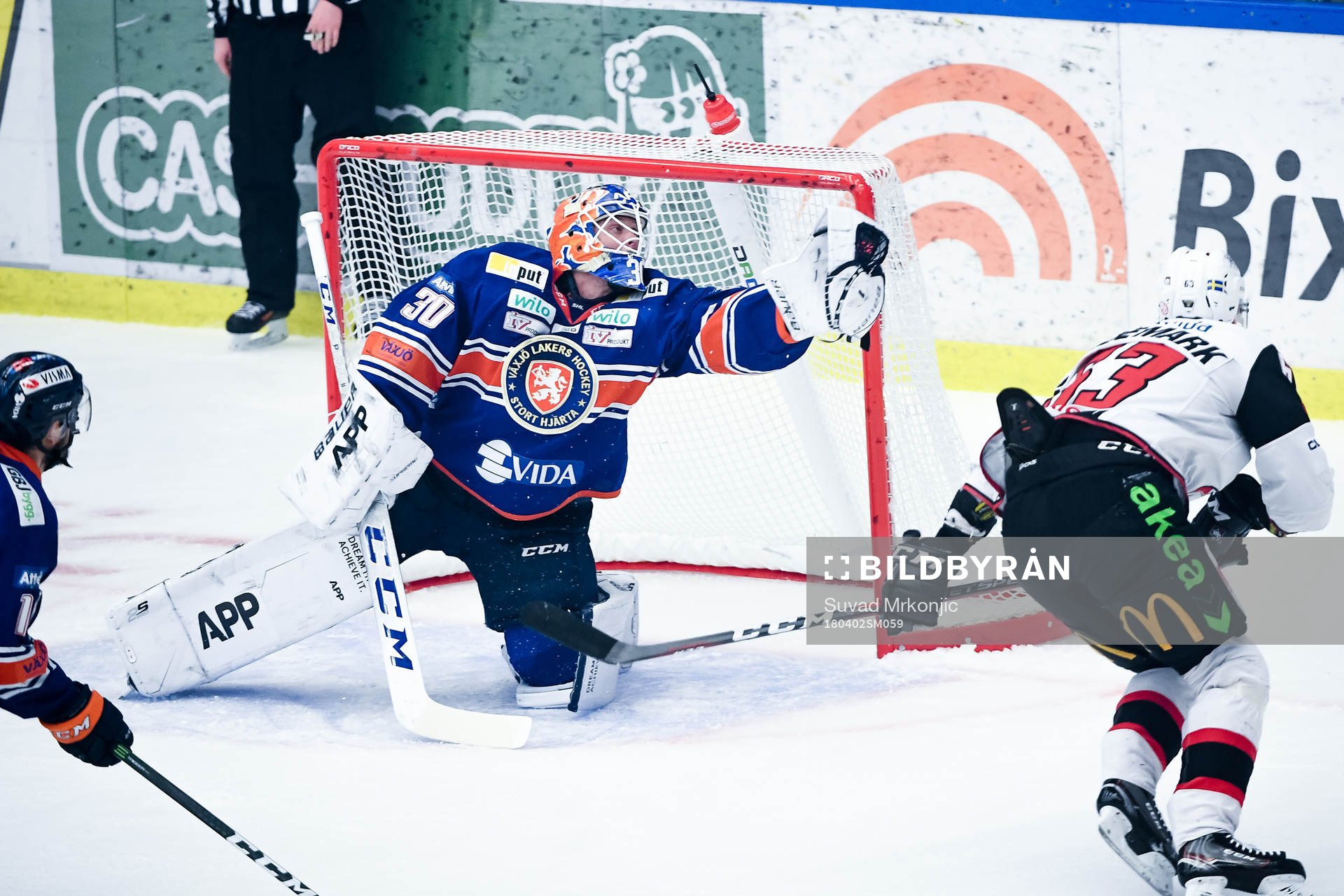 Växjös målvakt Viktor Fasth och Malmö Redhawks Fredrik