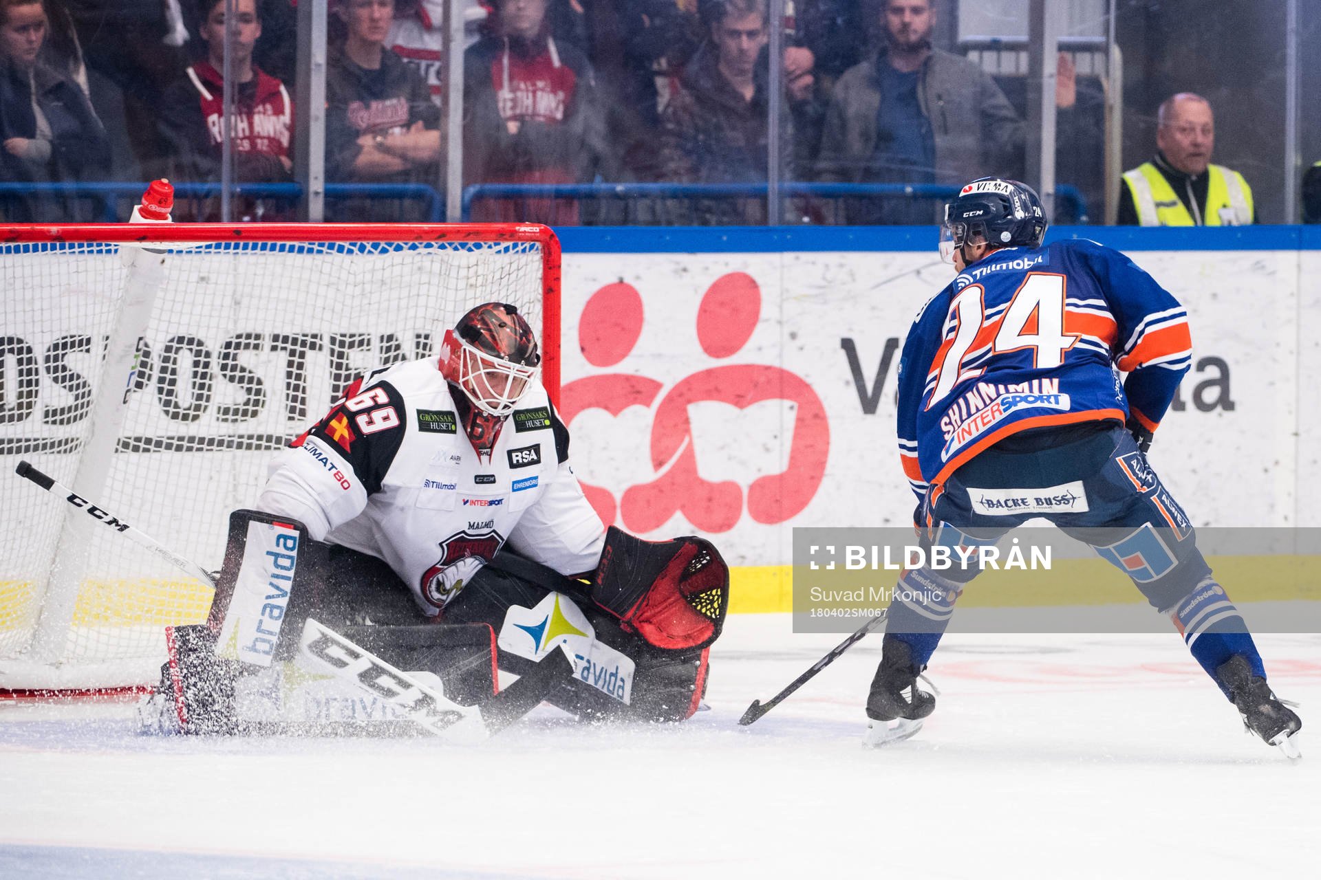 Malmö Redhawks målvakt Oscar Alsenfelt och Växjös