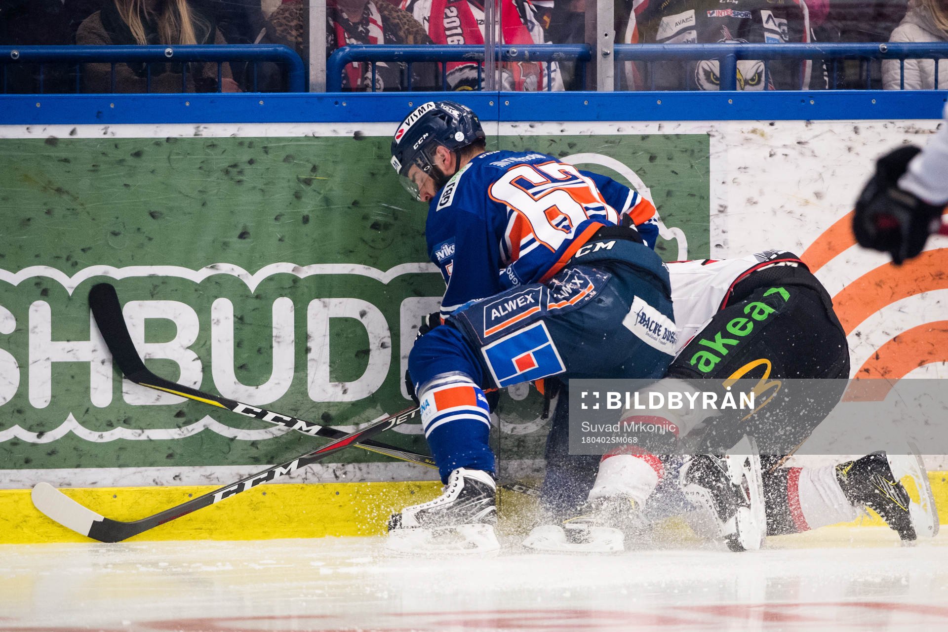 Växjös Linus Fröberg och Malmö Redhawks Tobias Ekberg