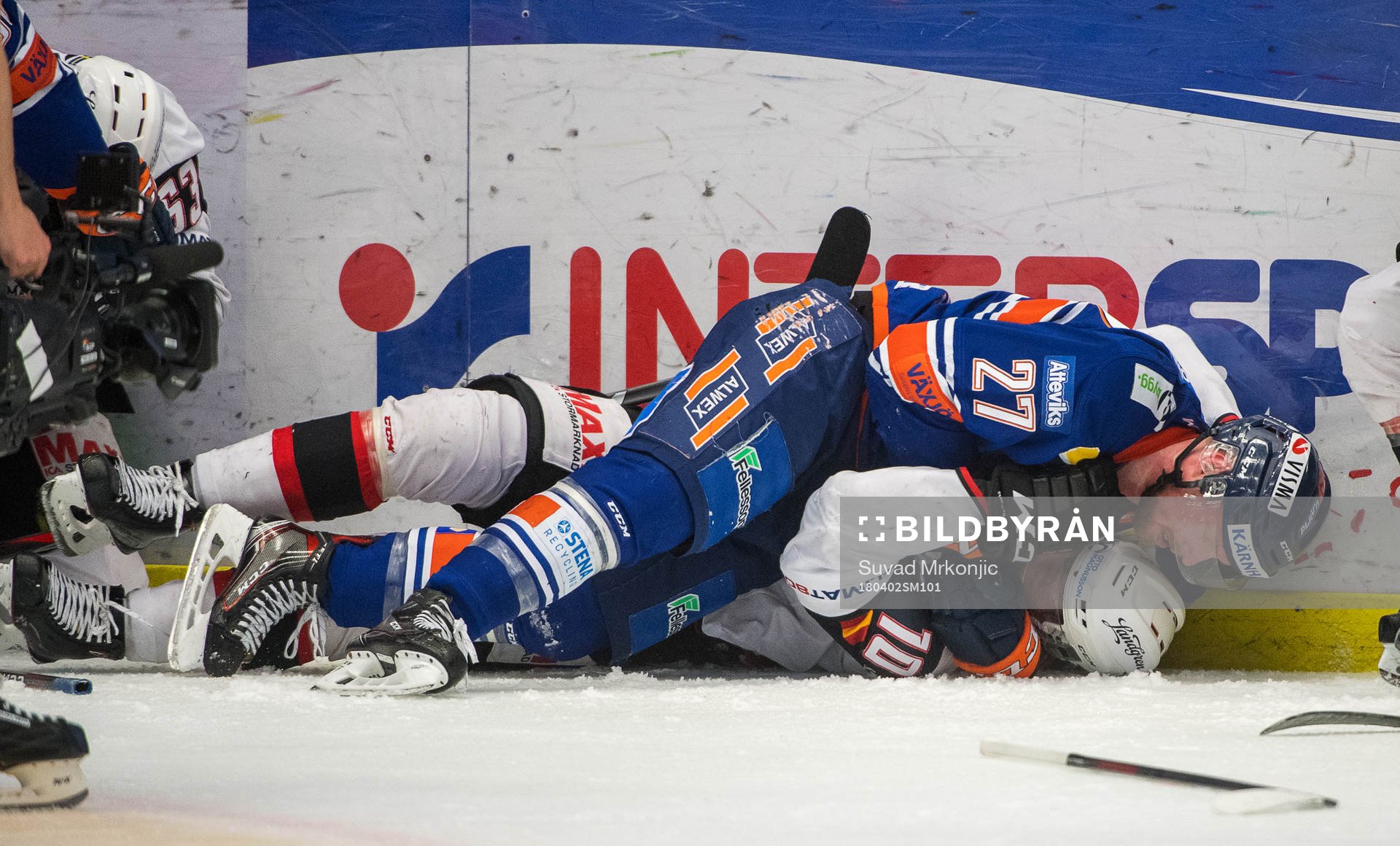 Växjös Martin Lundberg och Malmö Redhawks Robin Alvarez