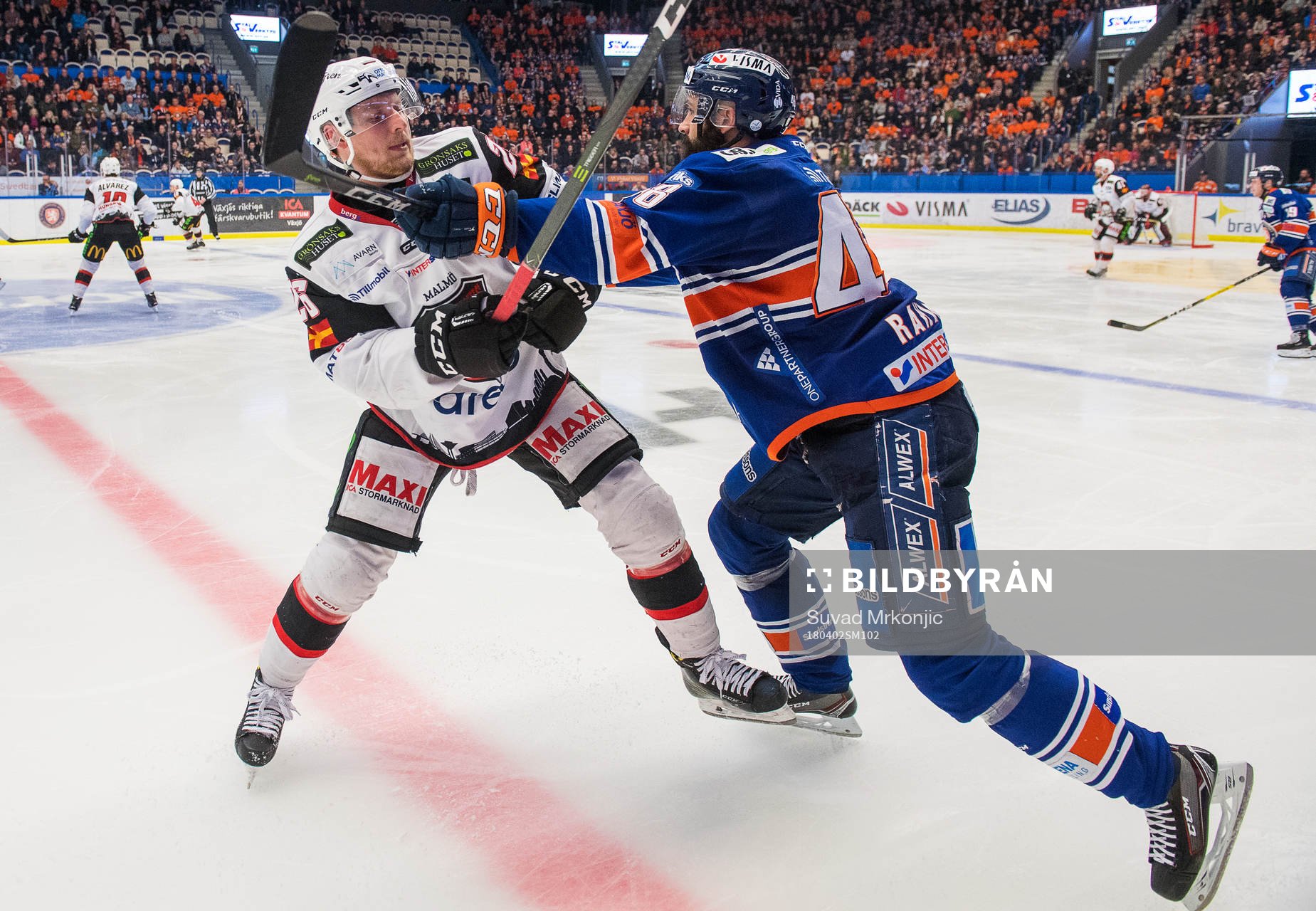 Växjös Daniel Rahimi och Malmö Redhawks Axel Wemmenborn