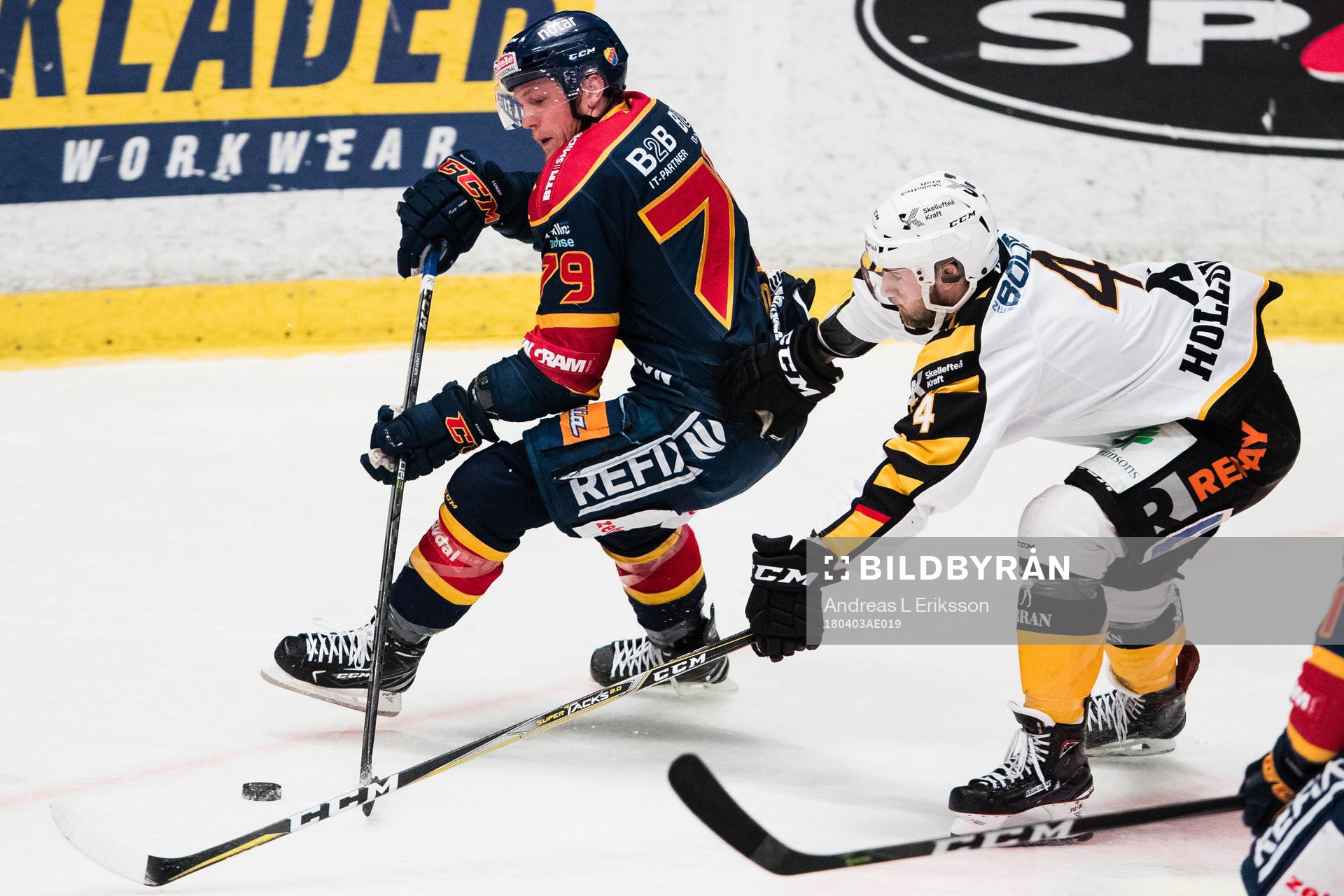 Djurgårdens Patrik Lundh och Skellefteås Bud Holloway