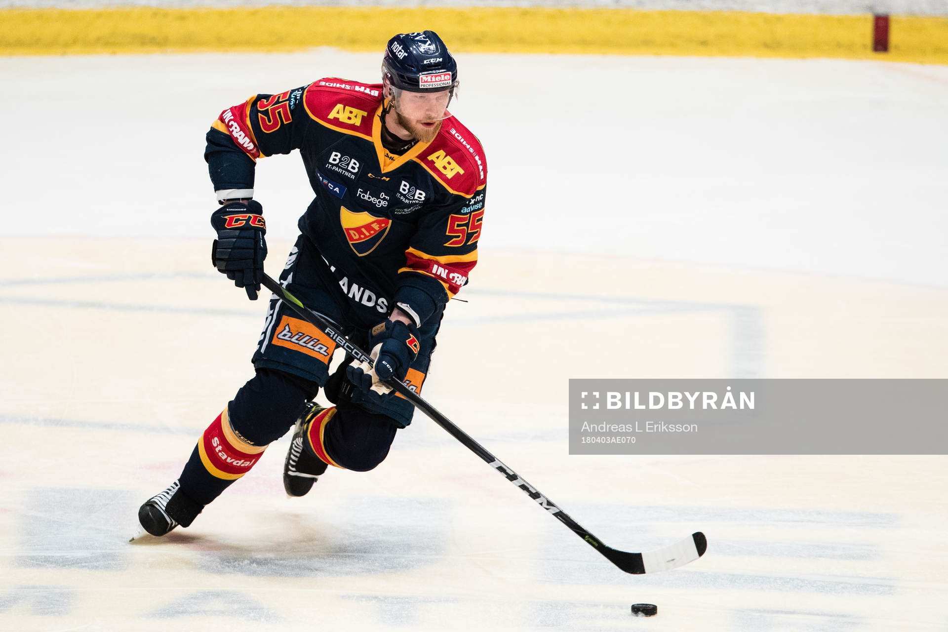 Djurgårdens Alexander Urbom med pucken