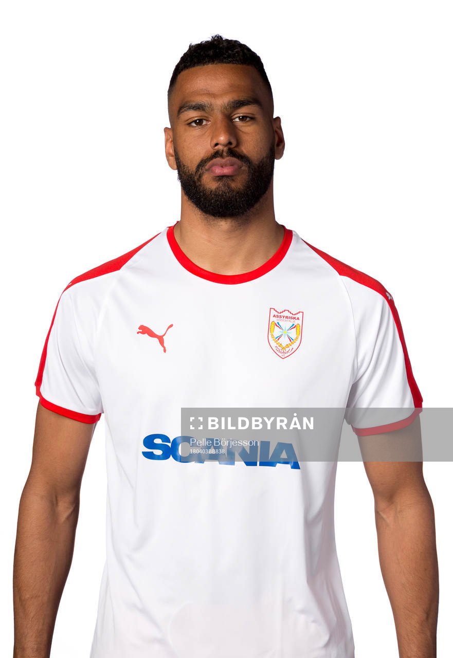 Assyriskas Kyle Konwea poserar för ett porträtt den 3 april 2018 i Södertälje.