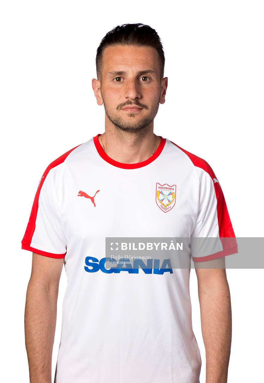 Assyriskas Armin Tankovic poserar för ett porträtt den 3 april 2018 i Södertälje.