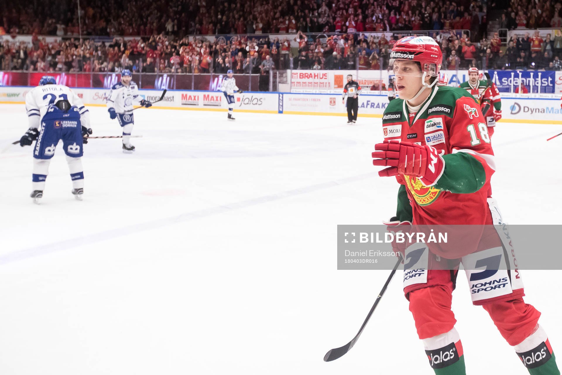 Moras Emil Aronsson jublar