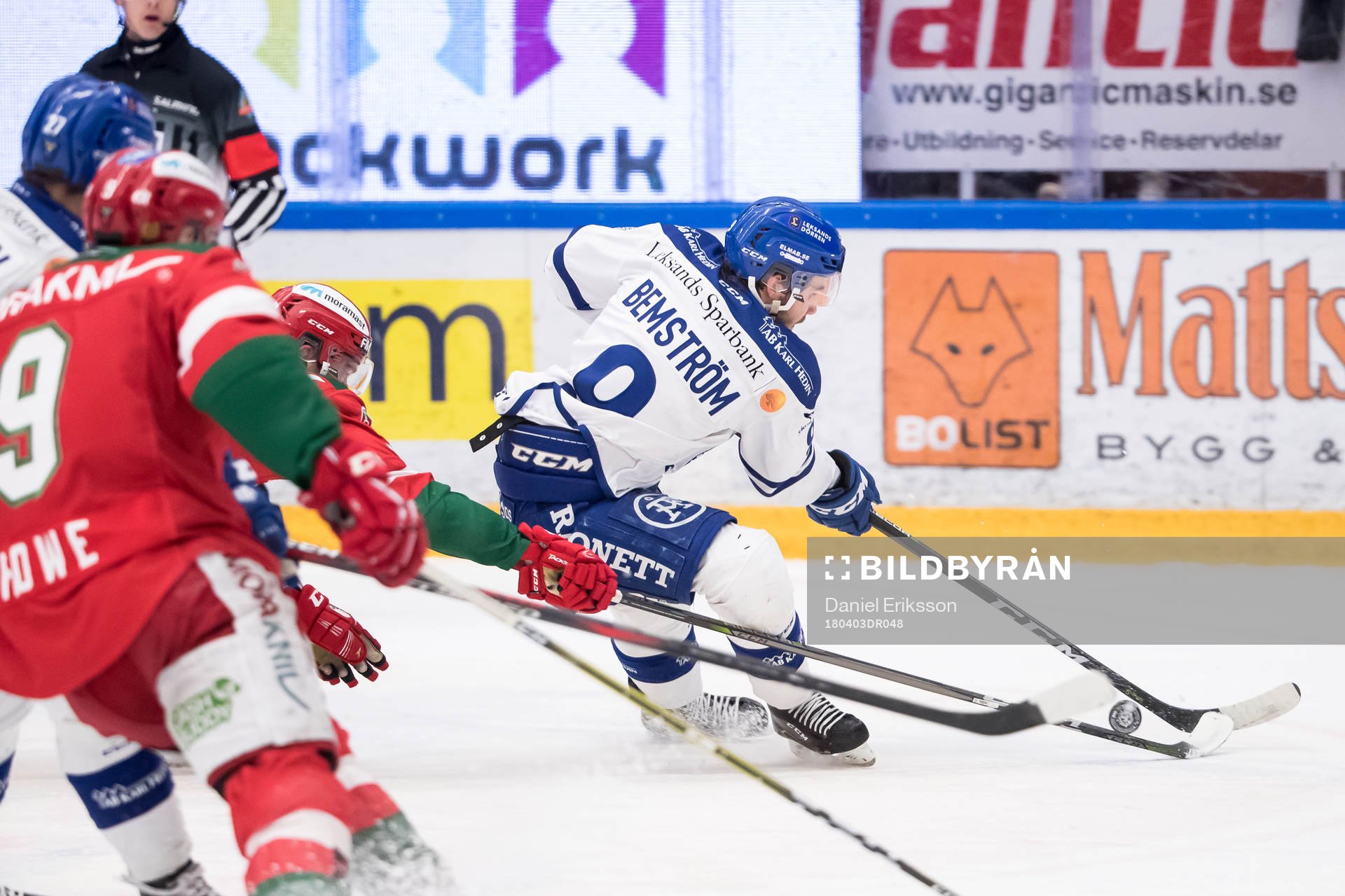 Leksands Emil Bemström  i ishockeymatchen i direktkvalet