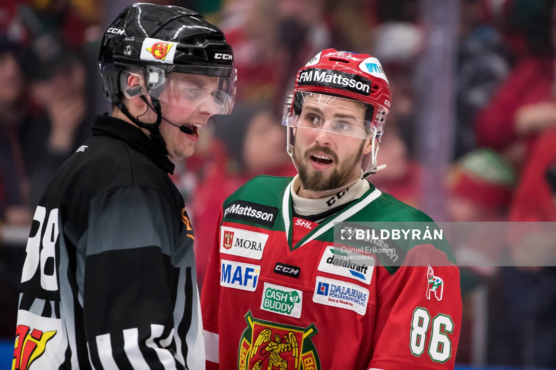 Moras Mathias Bromé  i ishockeymatchen i direktkvalet till