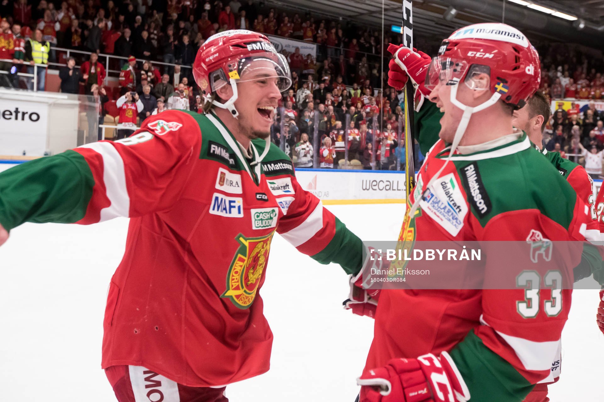 Moras Robin Johansson och Joakim Lilliehöök  jublar i