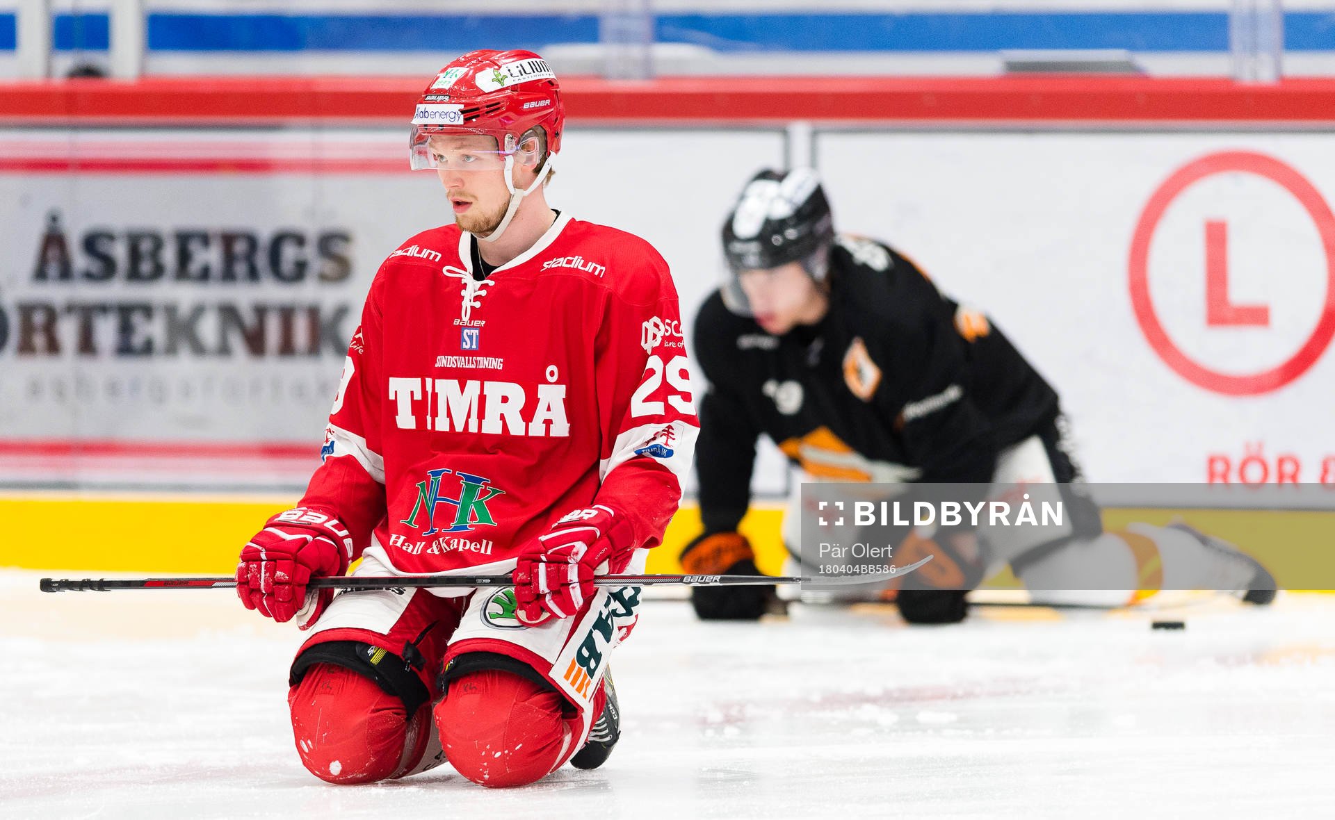 Timrås Lukas Enqvist värmer upp