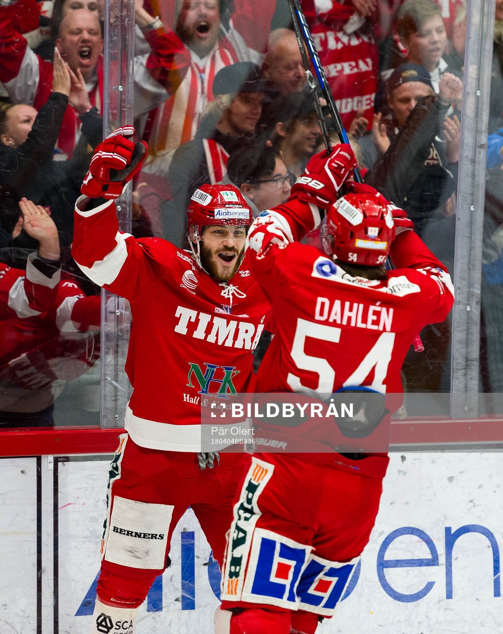 Timrås Johan Persson jublar med Jonathan Dahlen