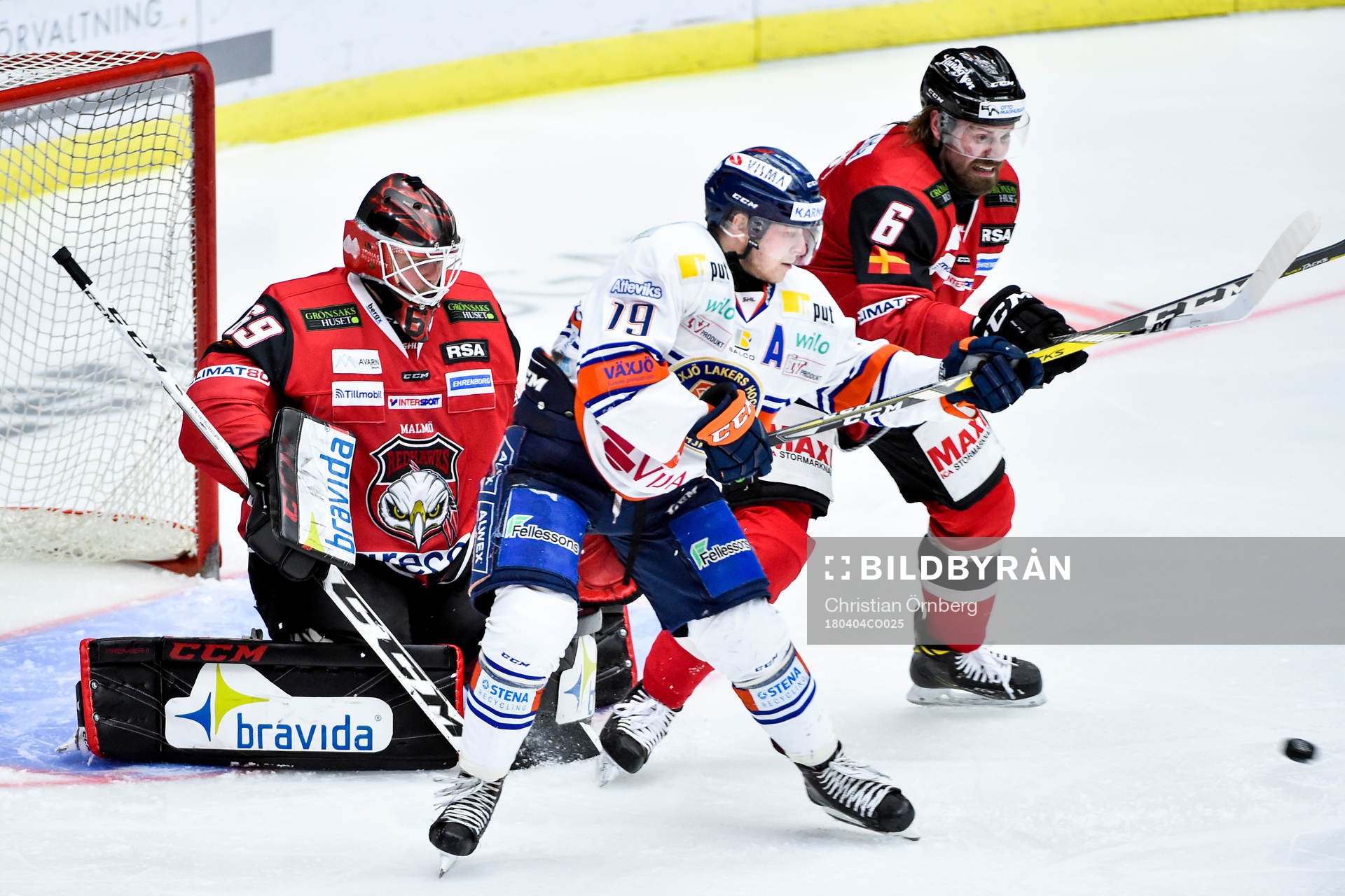 Växjös Tuomas Kiiskinen mot Malmö Redhawks målvakt