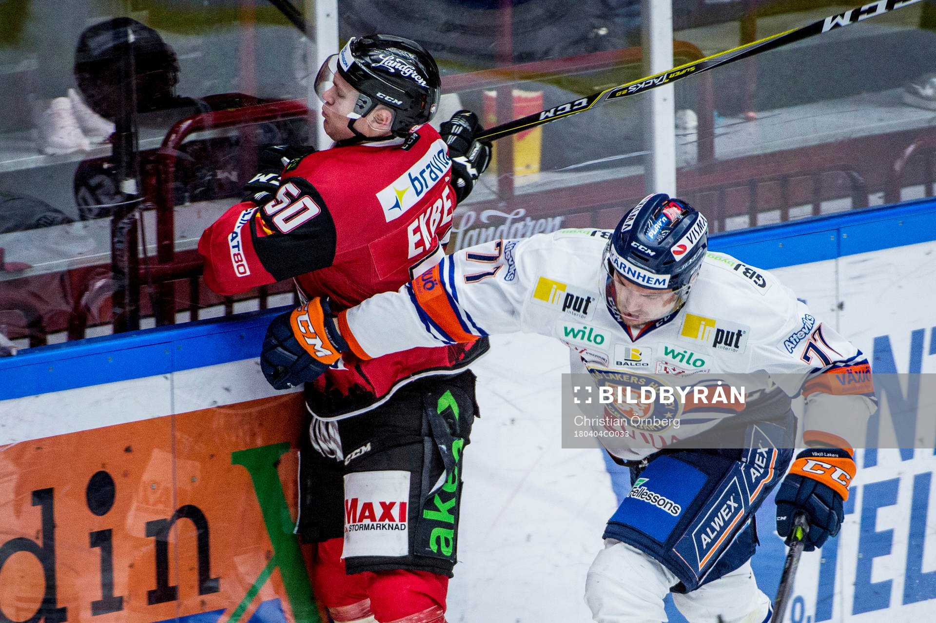 Växjös Pontus Netterberg trycker till Malmö Redhawks