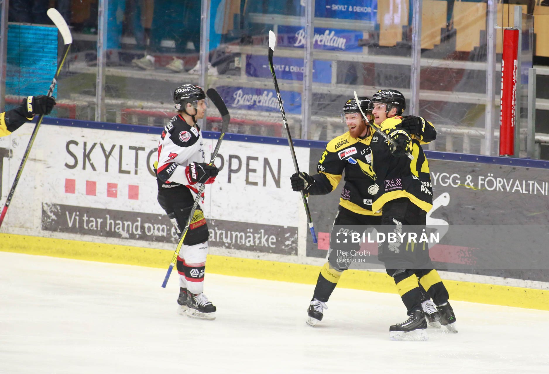 Västerås Jesper Johansson jublar med Jesper Appel