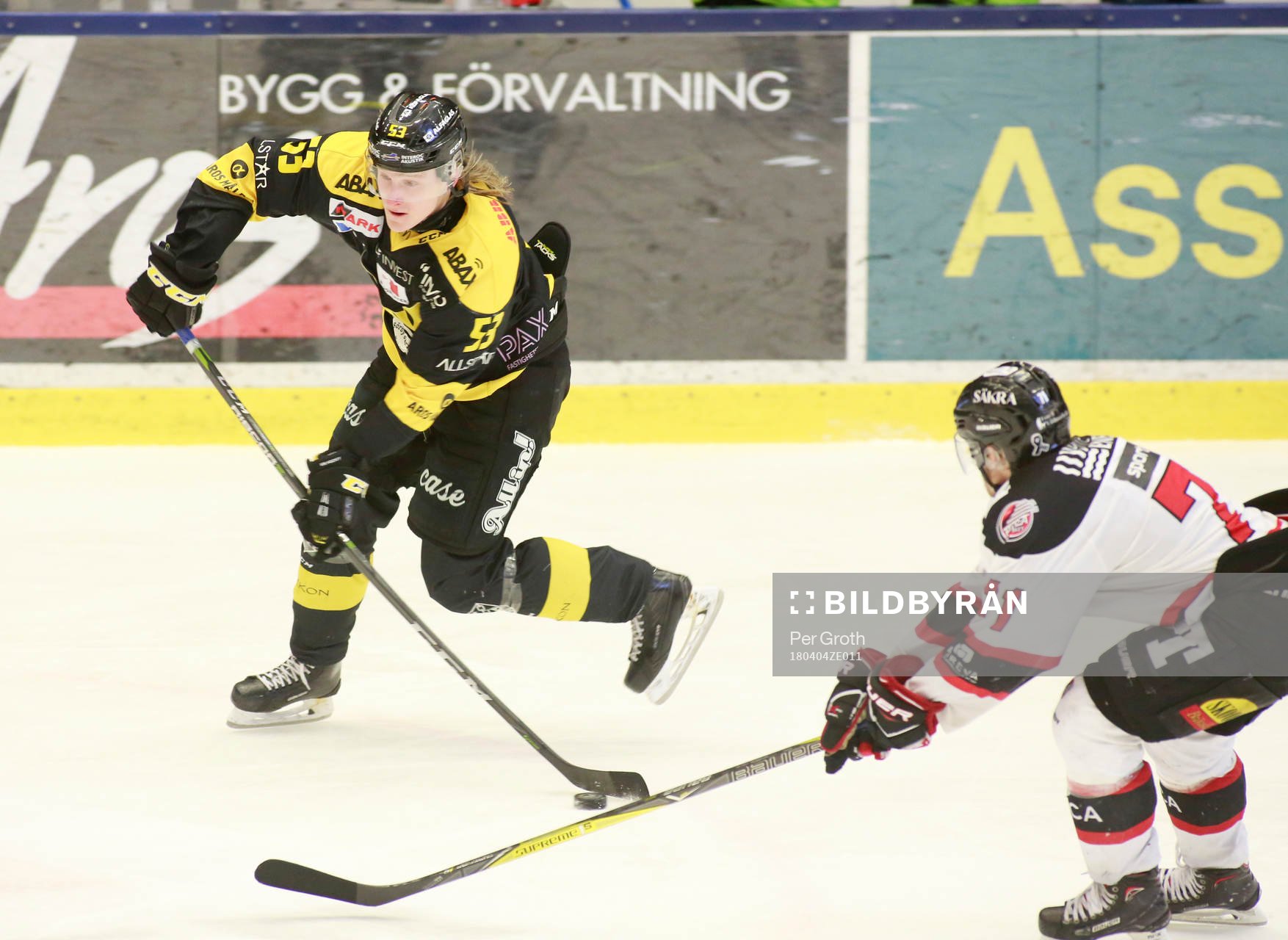 Västerås Anthon Eriksson avlossar ett skott