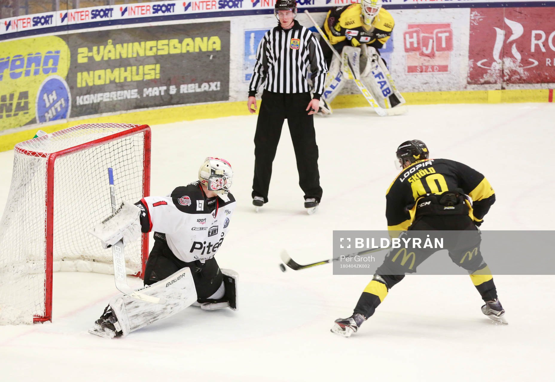 Västerås Johan Skiöld sätter en straff på