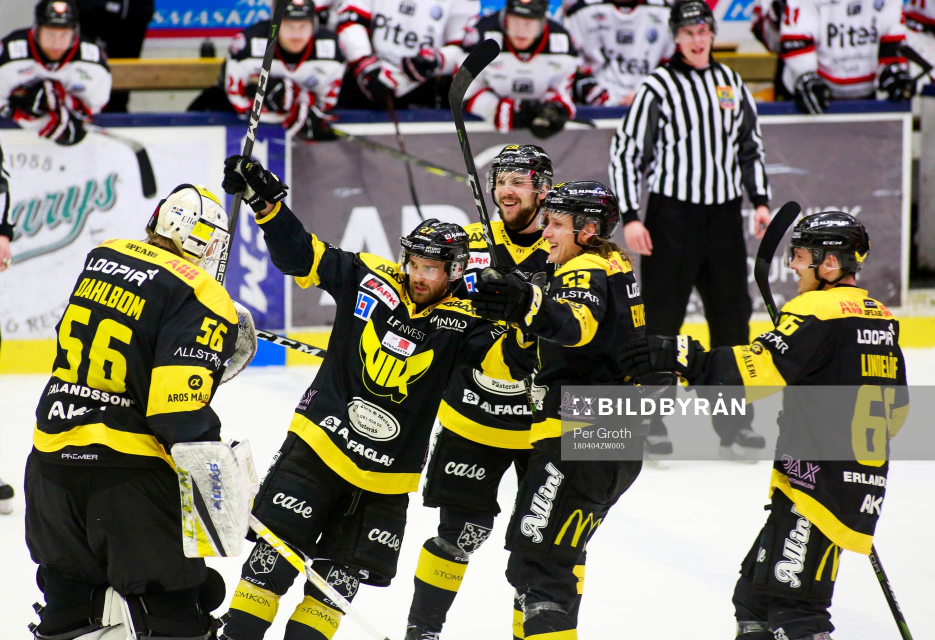 Västerås spelare jublar på slutsignal