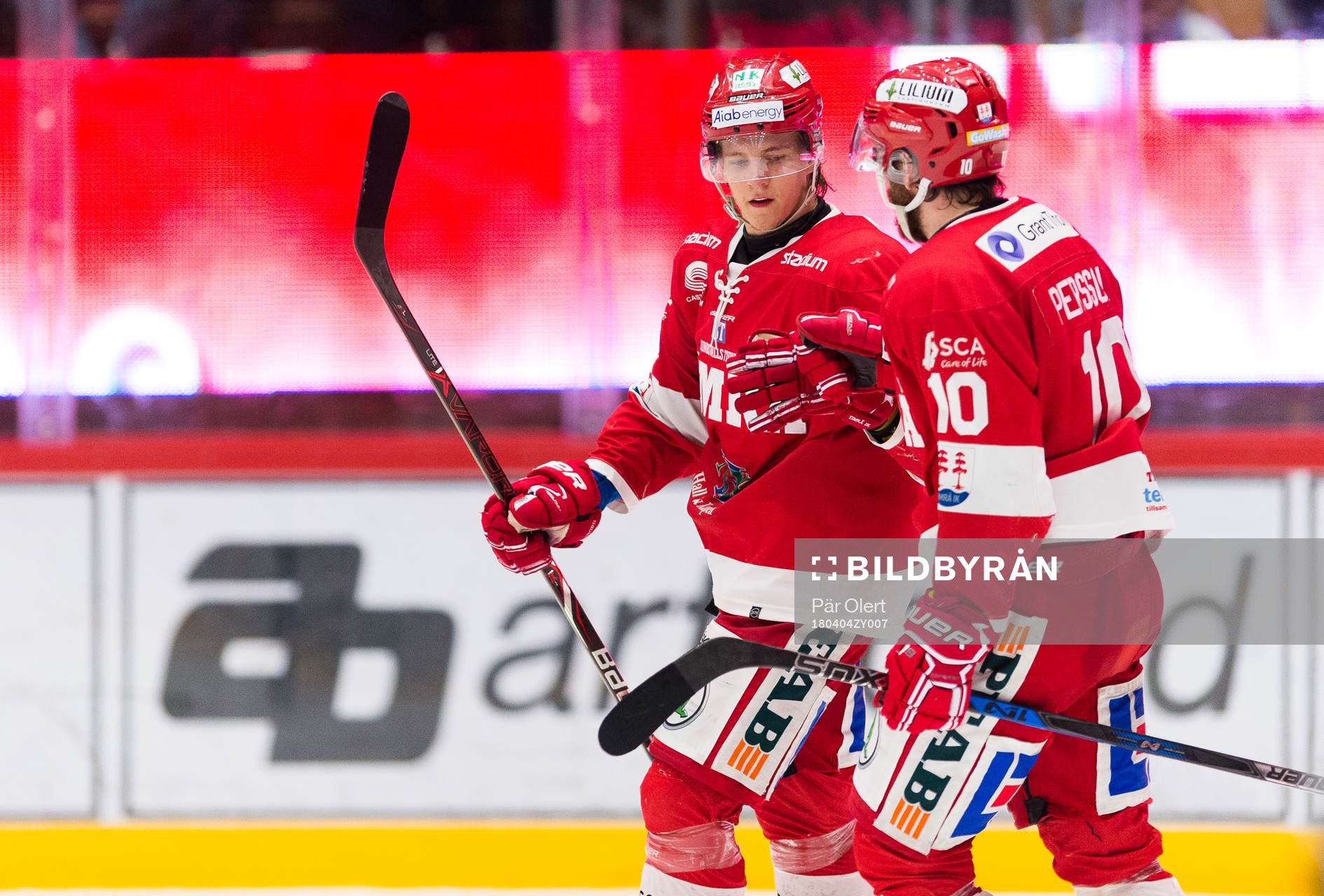 Timrås Johan Persson och Marcus Hardegård jublar