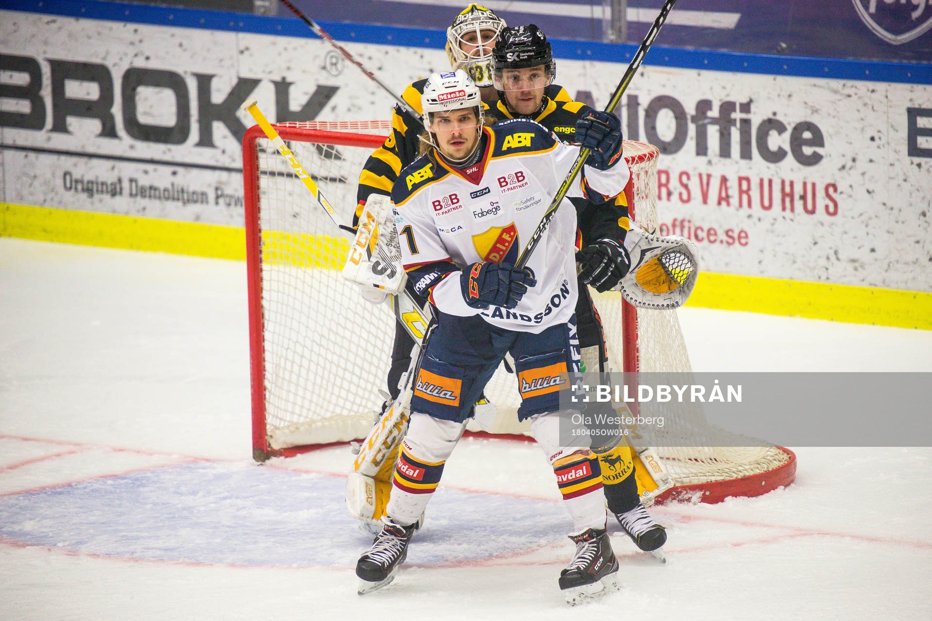 Skellefteås Filip Berglund och målvakt Joni Ortio