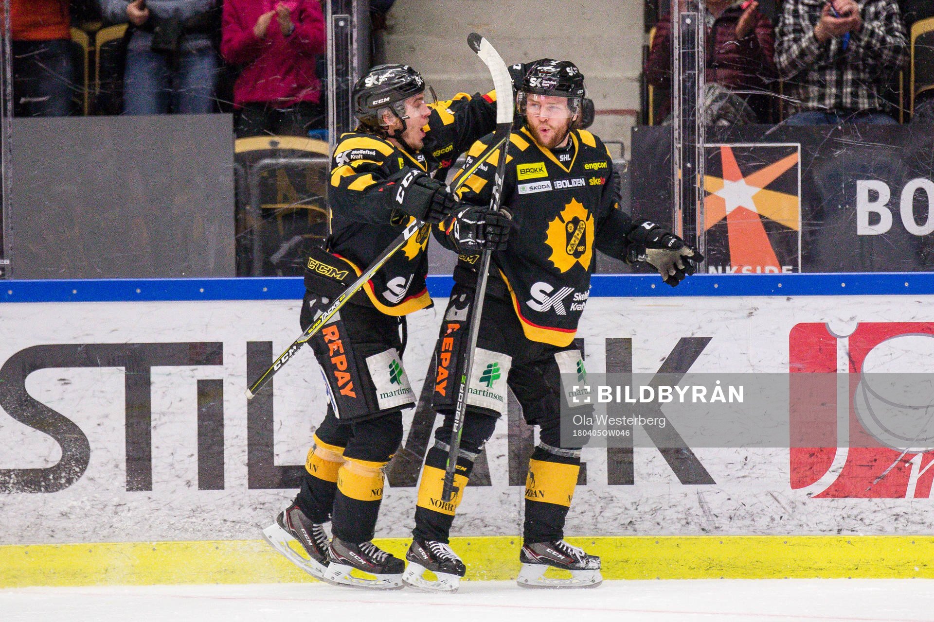 Skellefteås Sebastian Ohlsson (th) och Andreas Wingerli