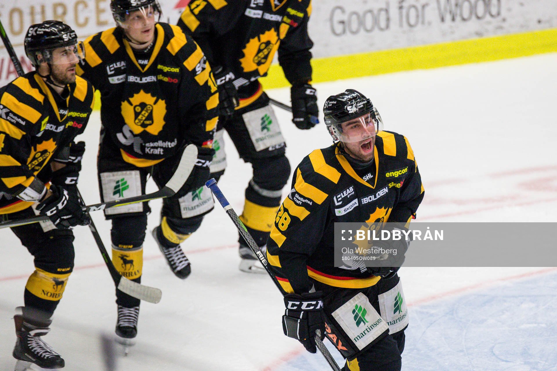 Skellefteås Johan Alm  jublar