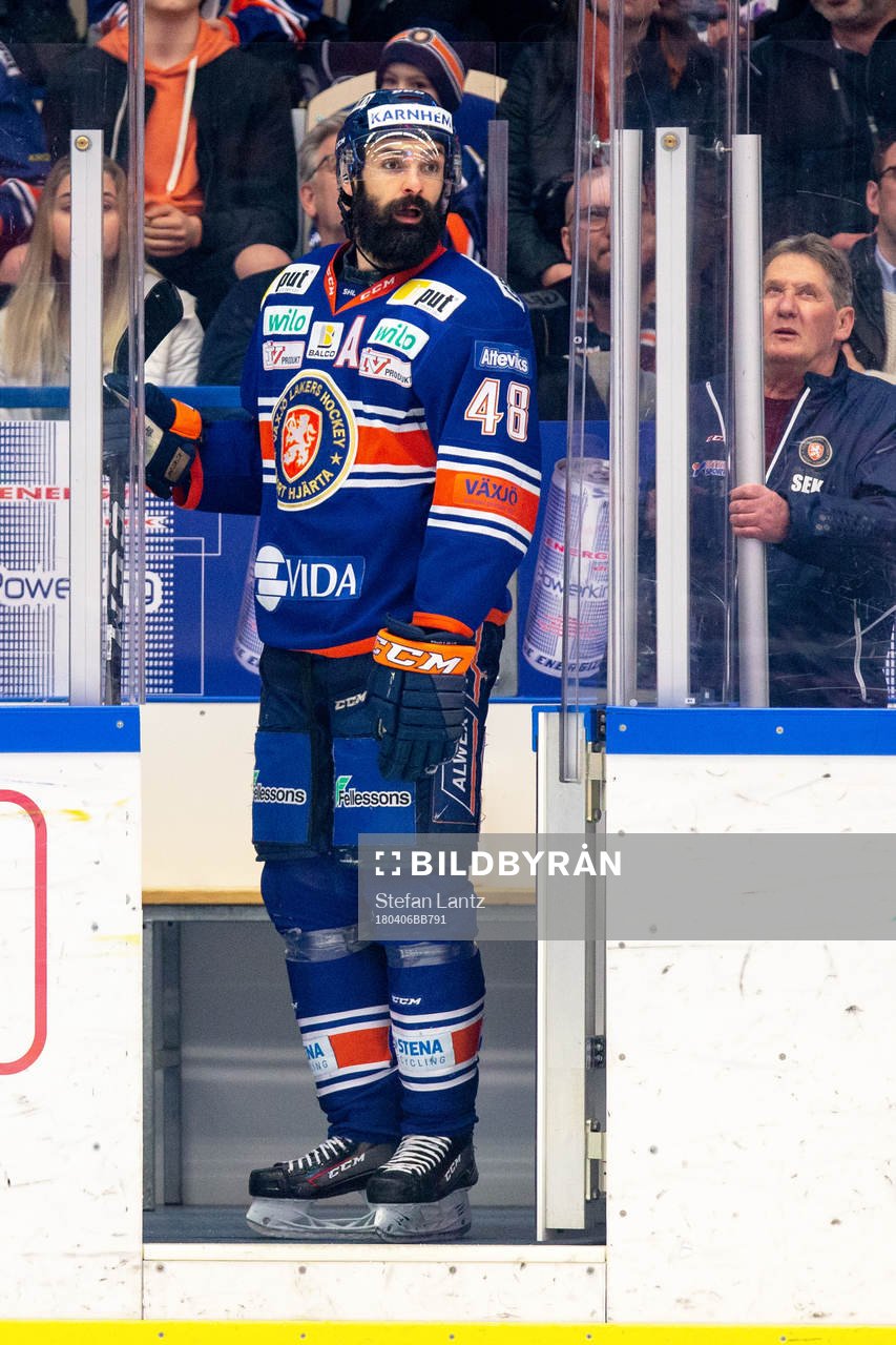 Växjös Daniel Rahimi i utvisningsbåset