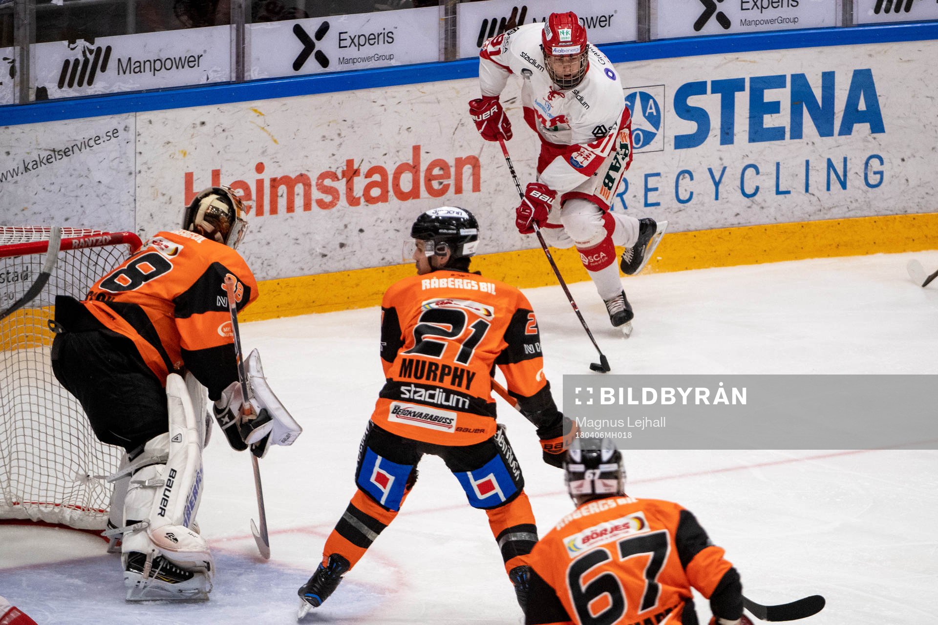 Timrås Filip Hållander och Karlskronas målvakt Johannes