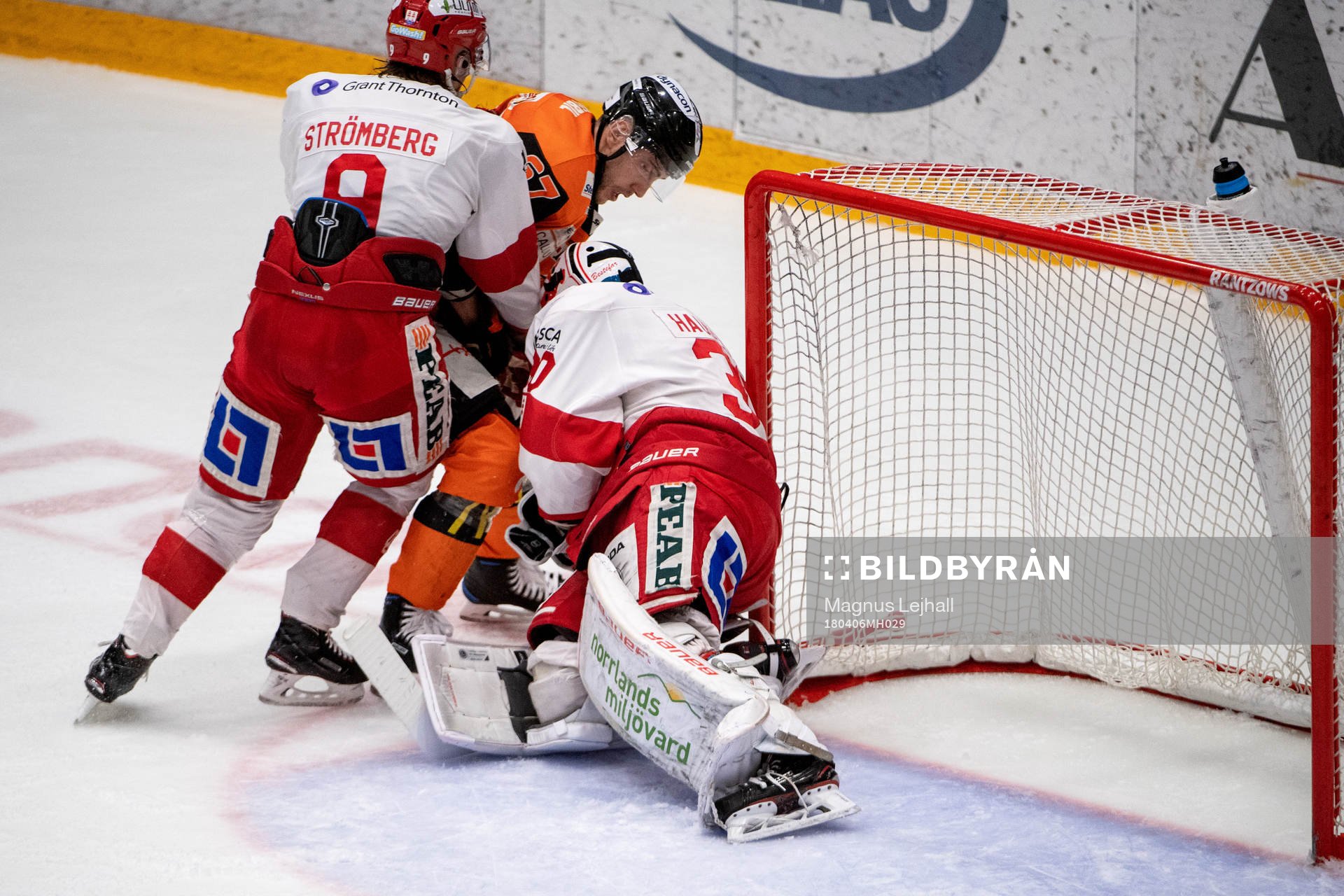Timrås målvakt Henrik Haukeland och Didrik Strömberg och