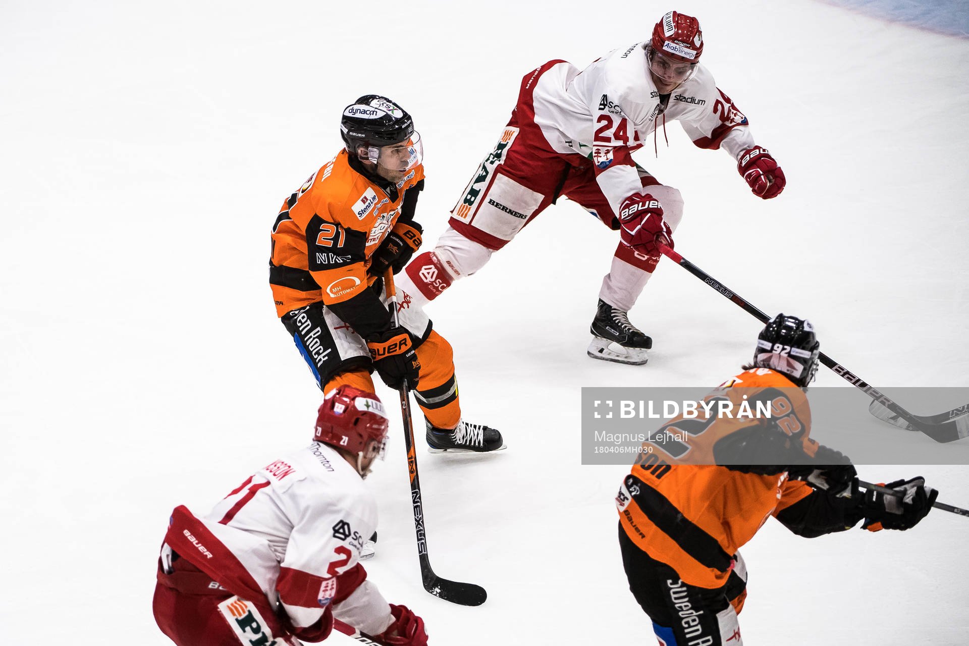 Karlskronas Cory Murphy  och Timrås Andreas Molinder,